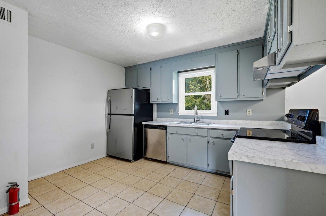 1502 Sixth Ave. Property Photo 5