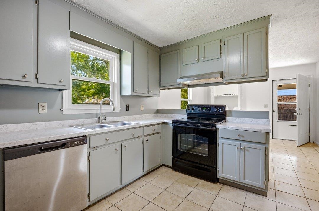1502 Sixth Ave. Property Photo 6