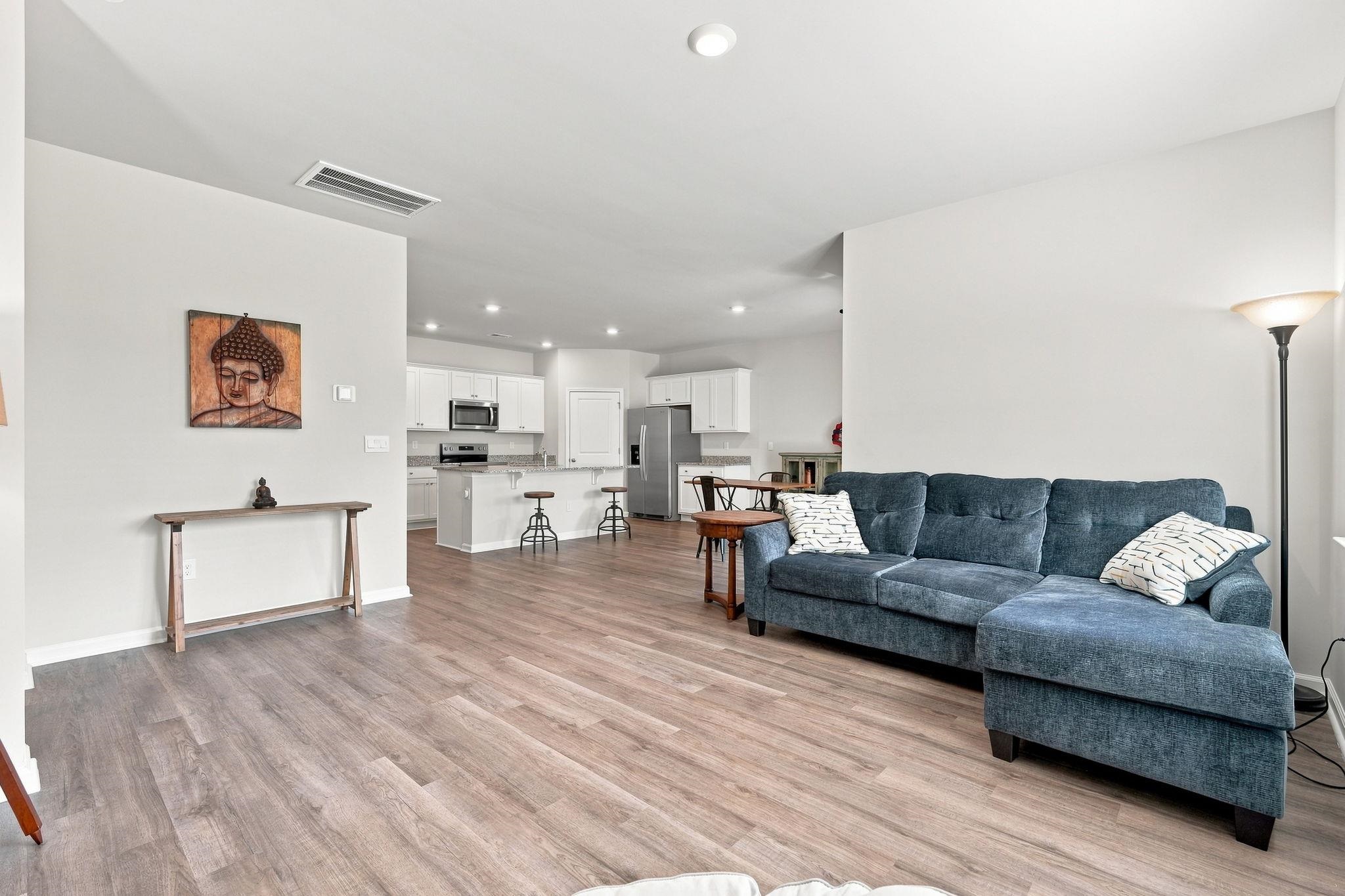 8001 Murrayfield Ct. Property Photo 3