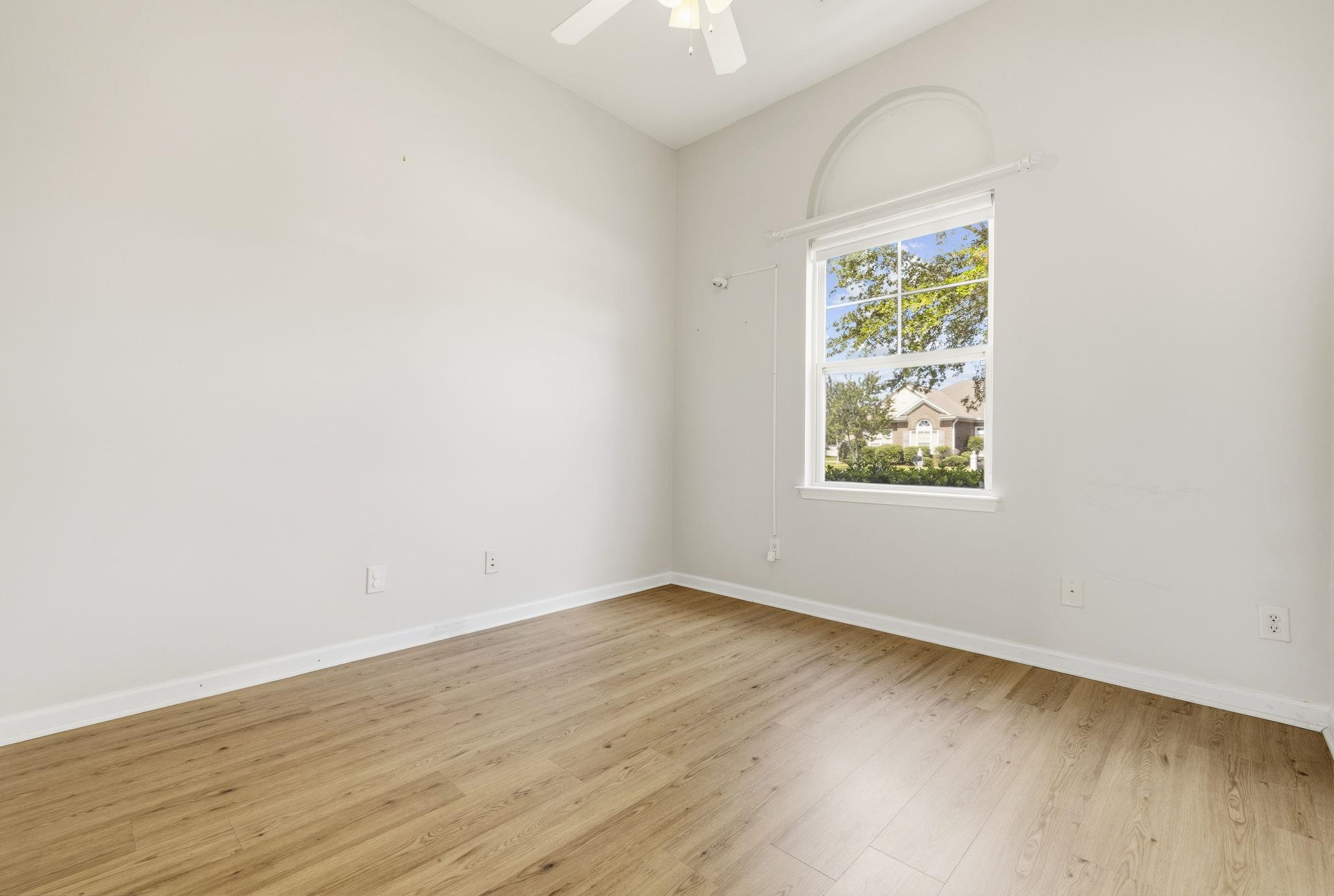 113 Haig Dr. Property Photo 32