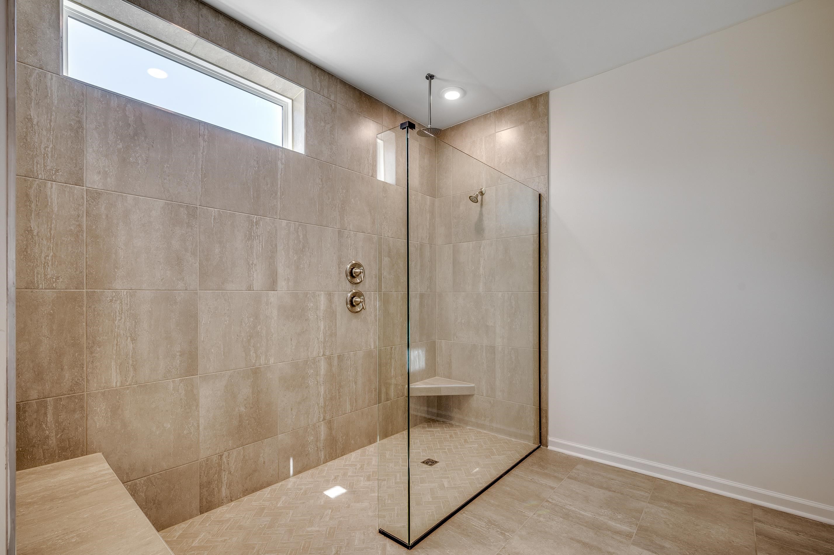 3056 Claredon St Property Photo 15