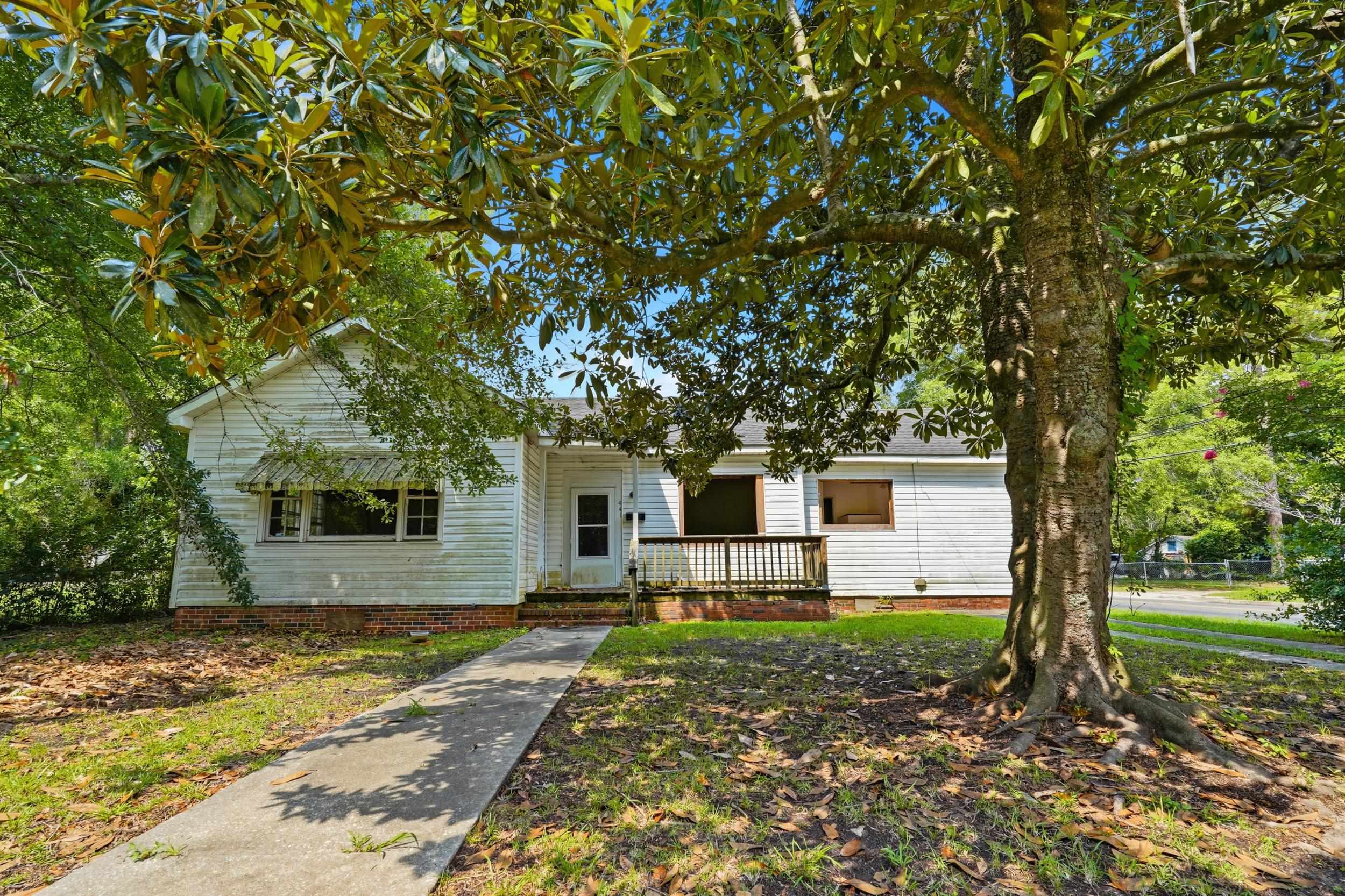 441 N Smith St. Property Photo 1