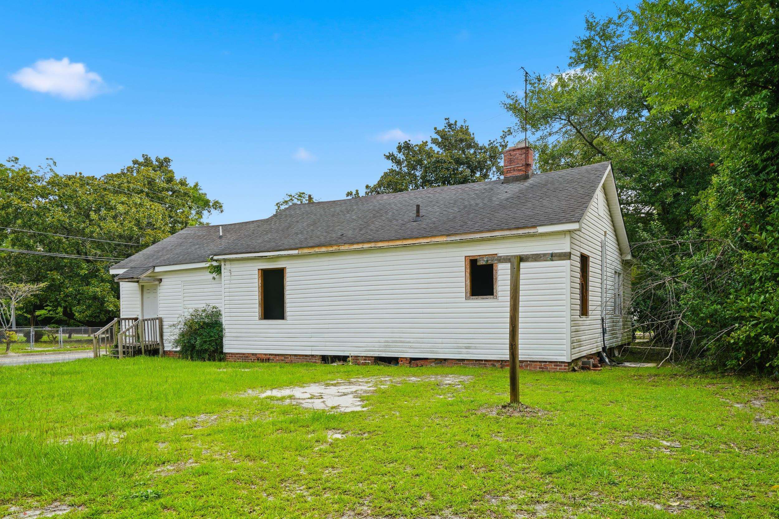 441 N Smith St. Property Photo 8