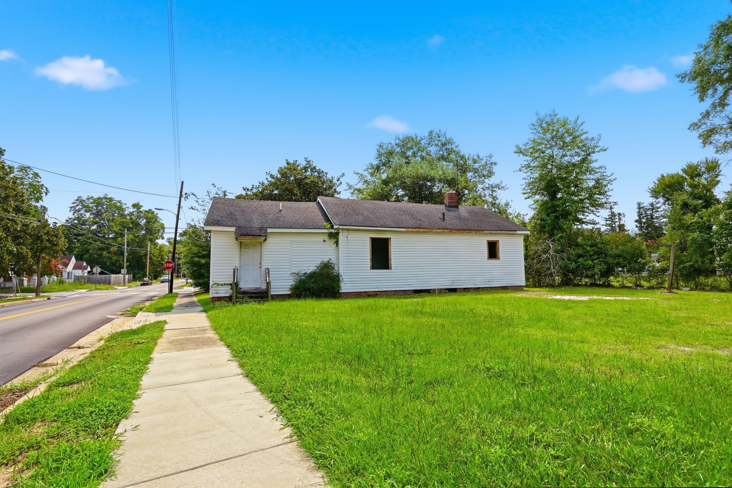 441 N Smith St. Property Photo 9