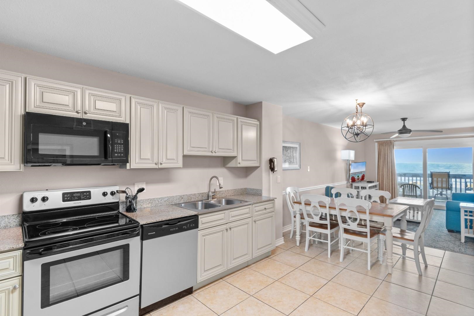 1011 S Ocean Blvd. Property Photo 5
