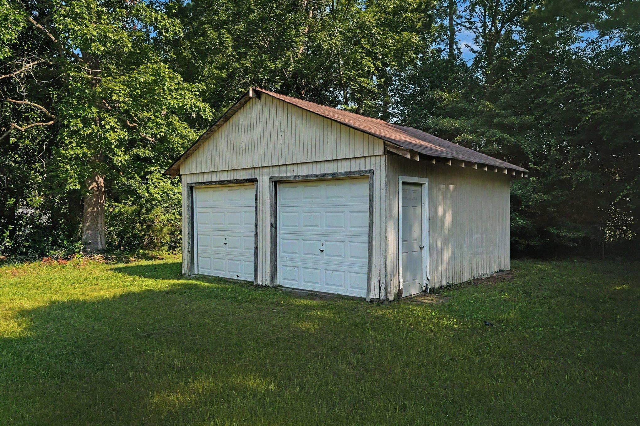 917 Tiffany Ln. Property Photo 3