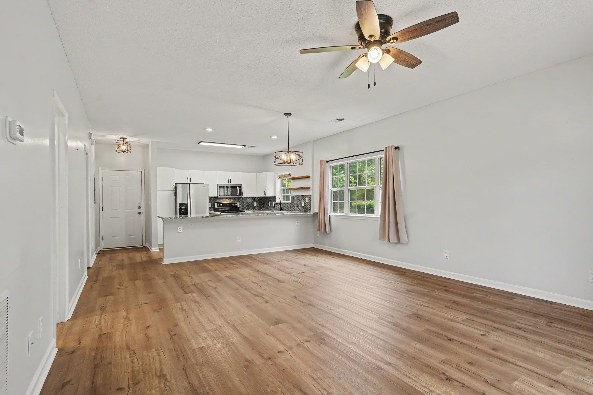3919 Gladiola Ct. Property Photo 4