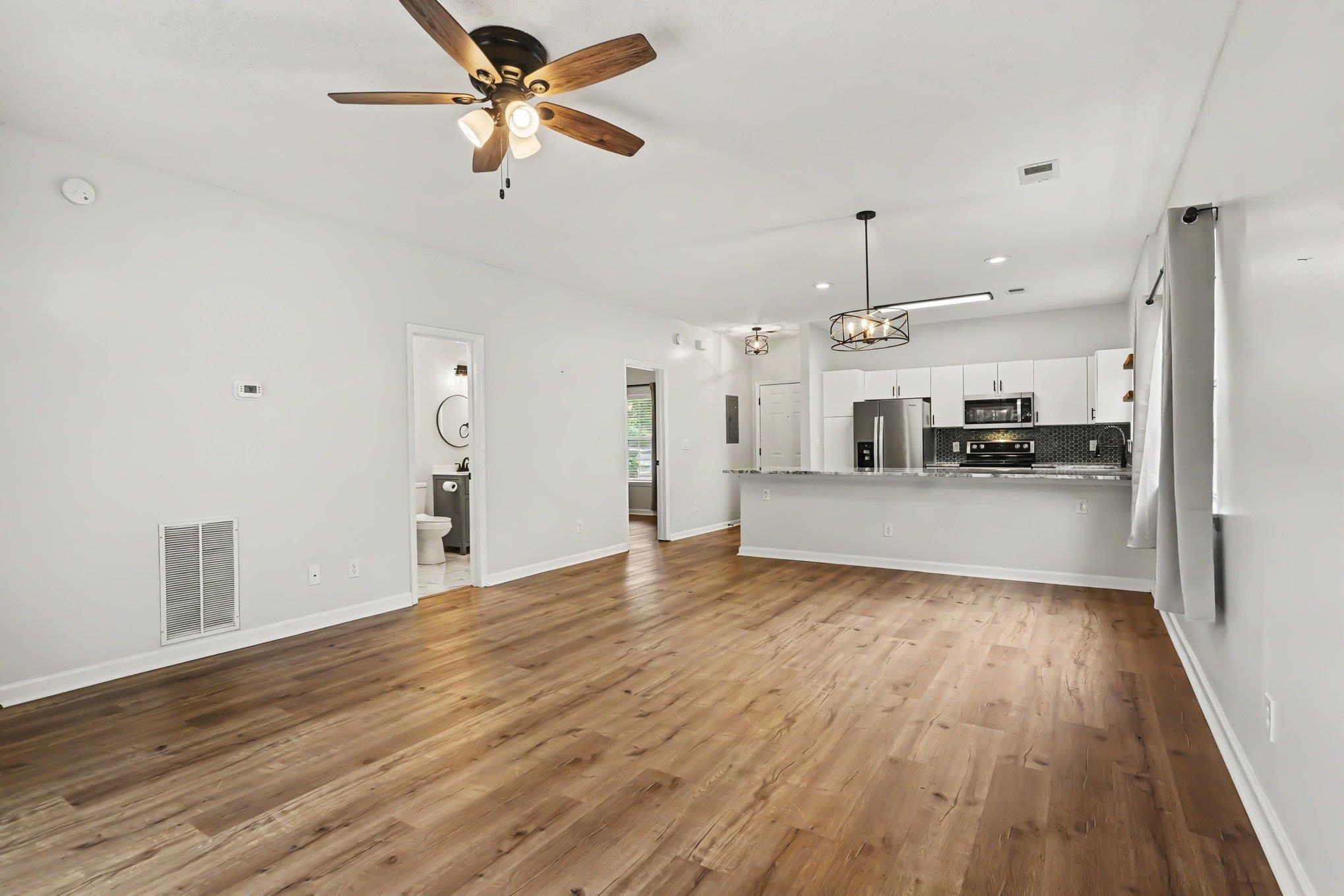 3919 Gladiola Ct. Property Photo 5