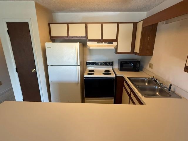 1930 Bentgrass Dr. Property Photo 3