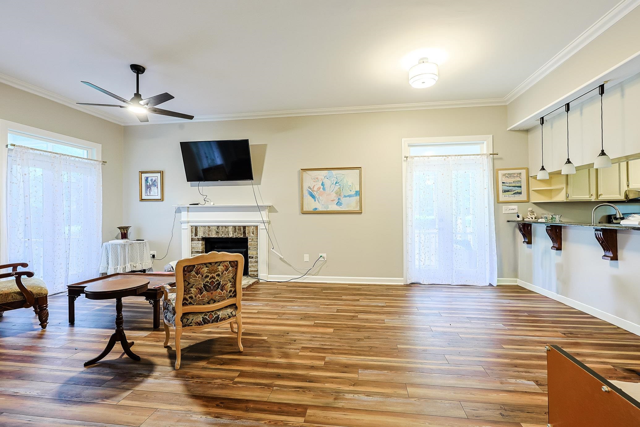 3034 Oak Grove Bend Property Photo 3
