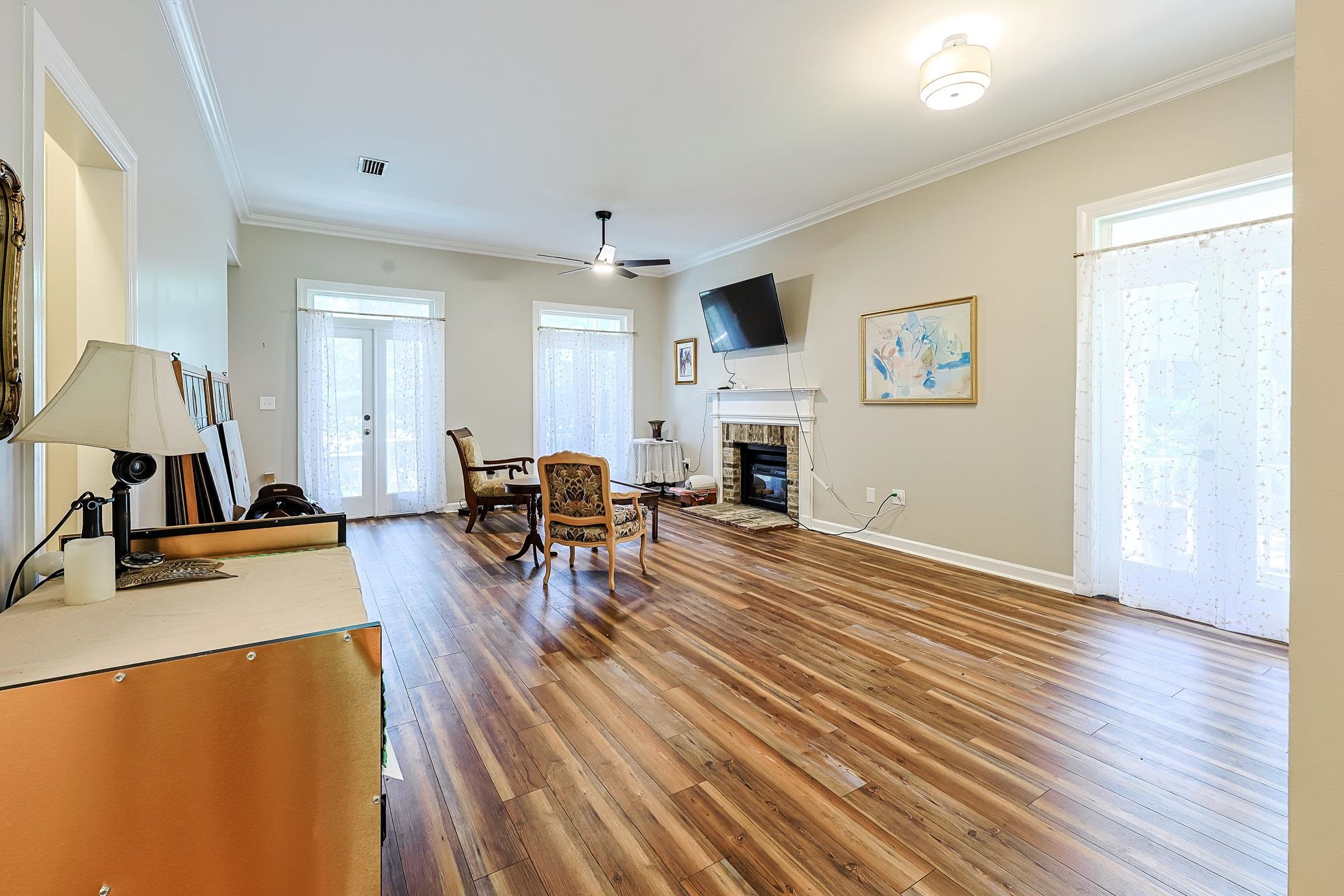 3034 Oak Grove Bend Property Photo 4