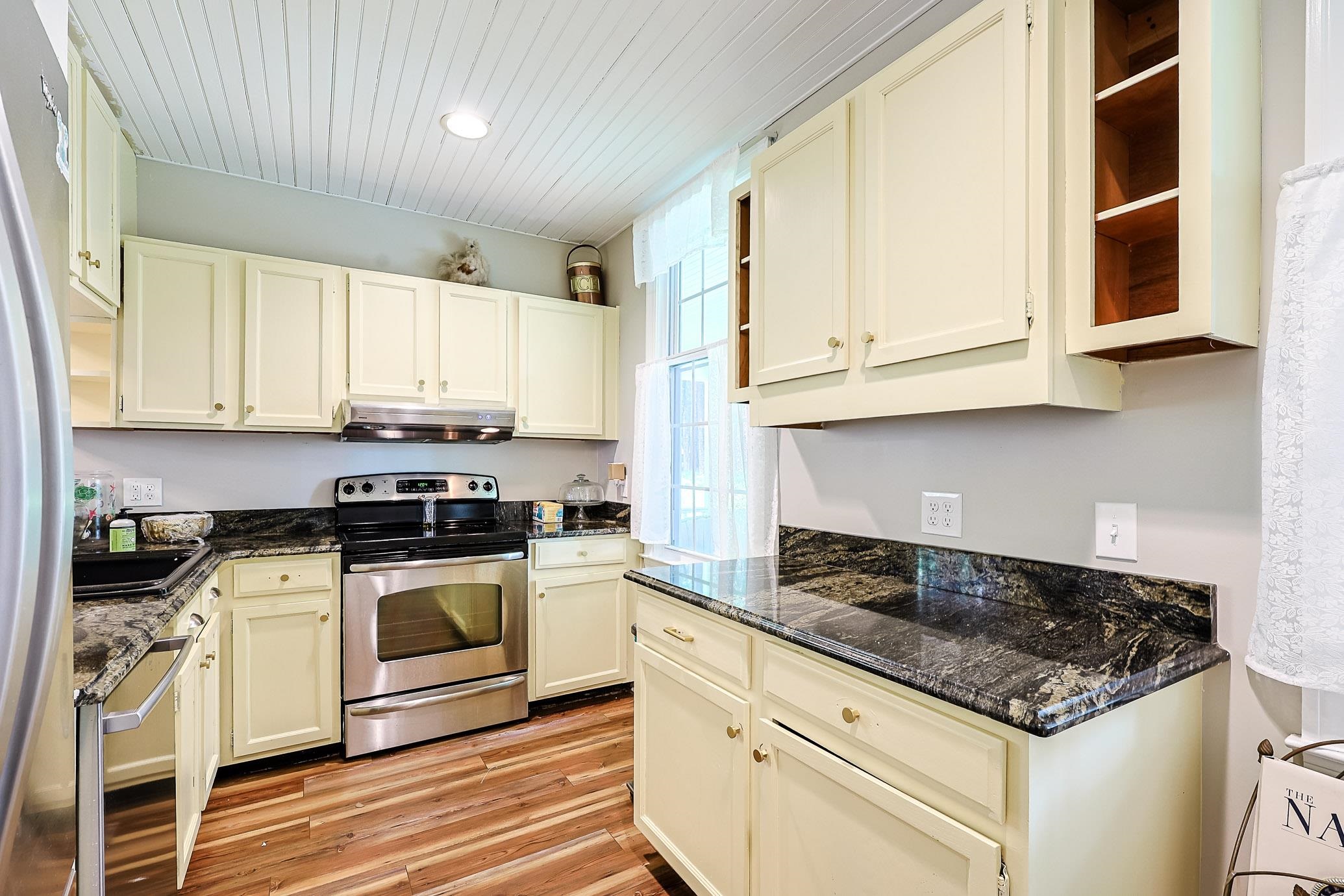 3034 Oak Grove Bend Property Photo 9