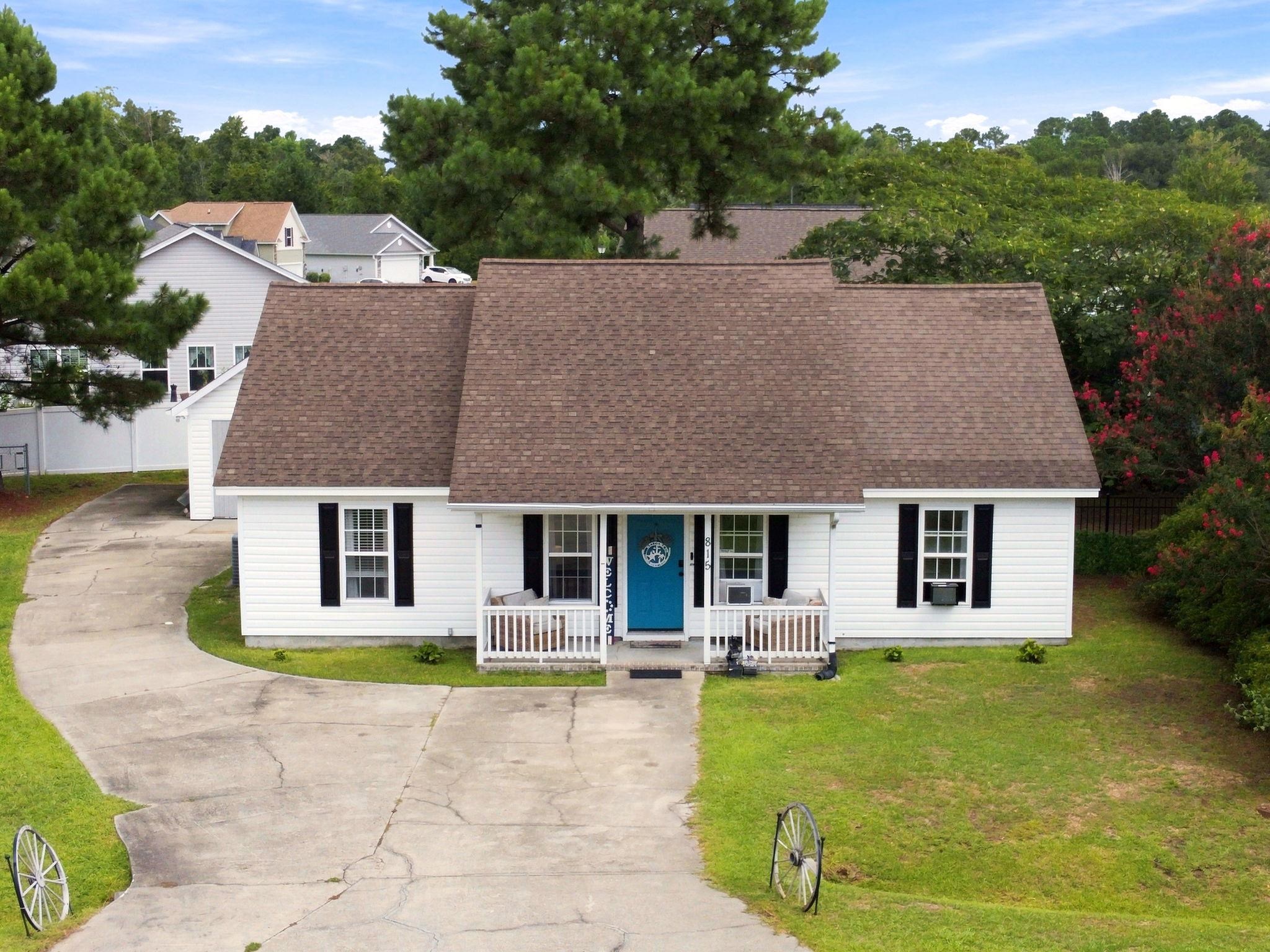 815 Esther Ct. Property Photo 1