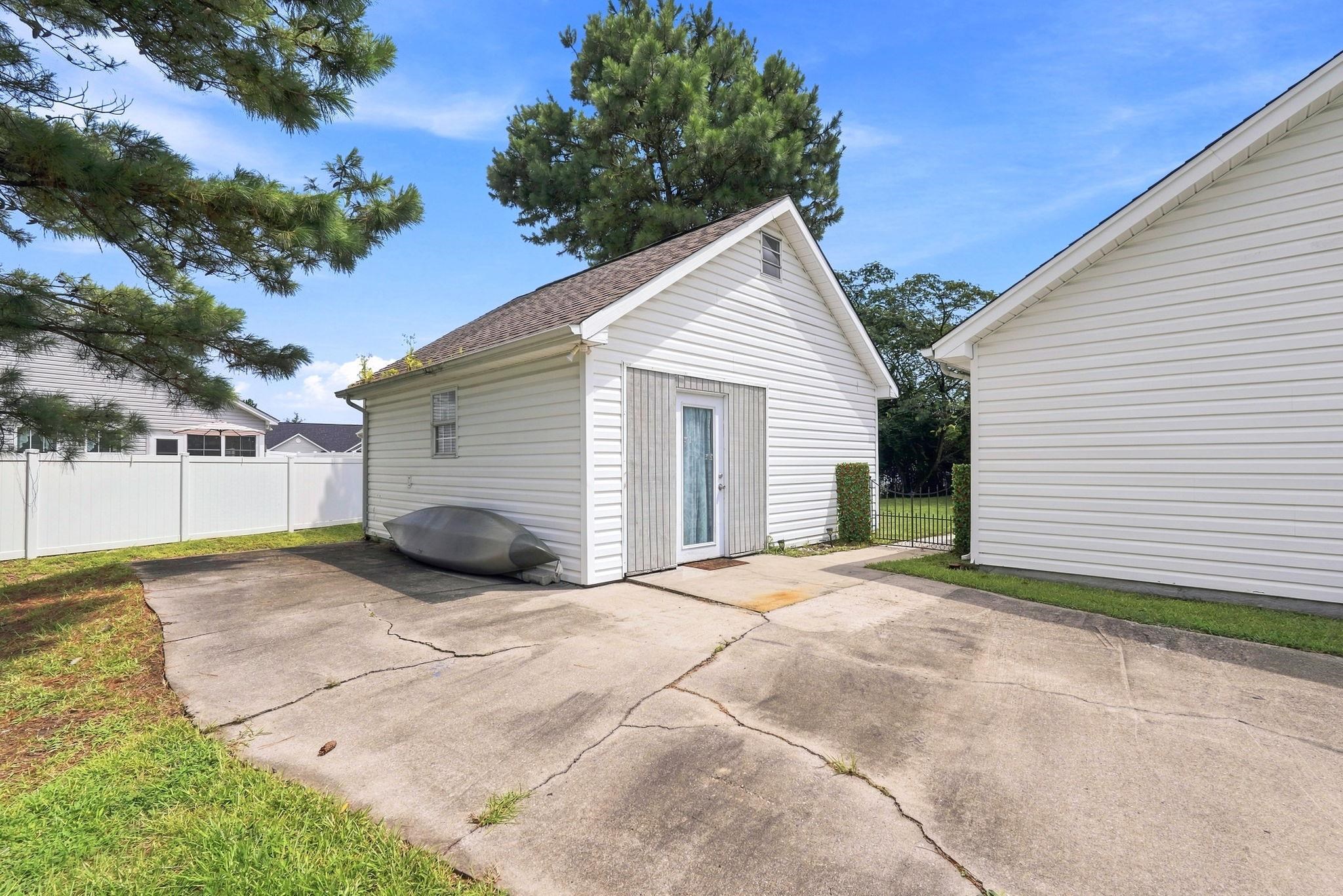 815 Esther Ct. Property Photo 6