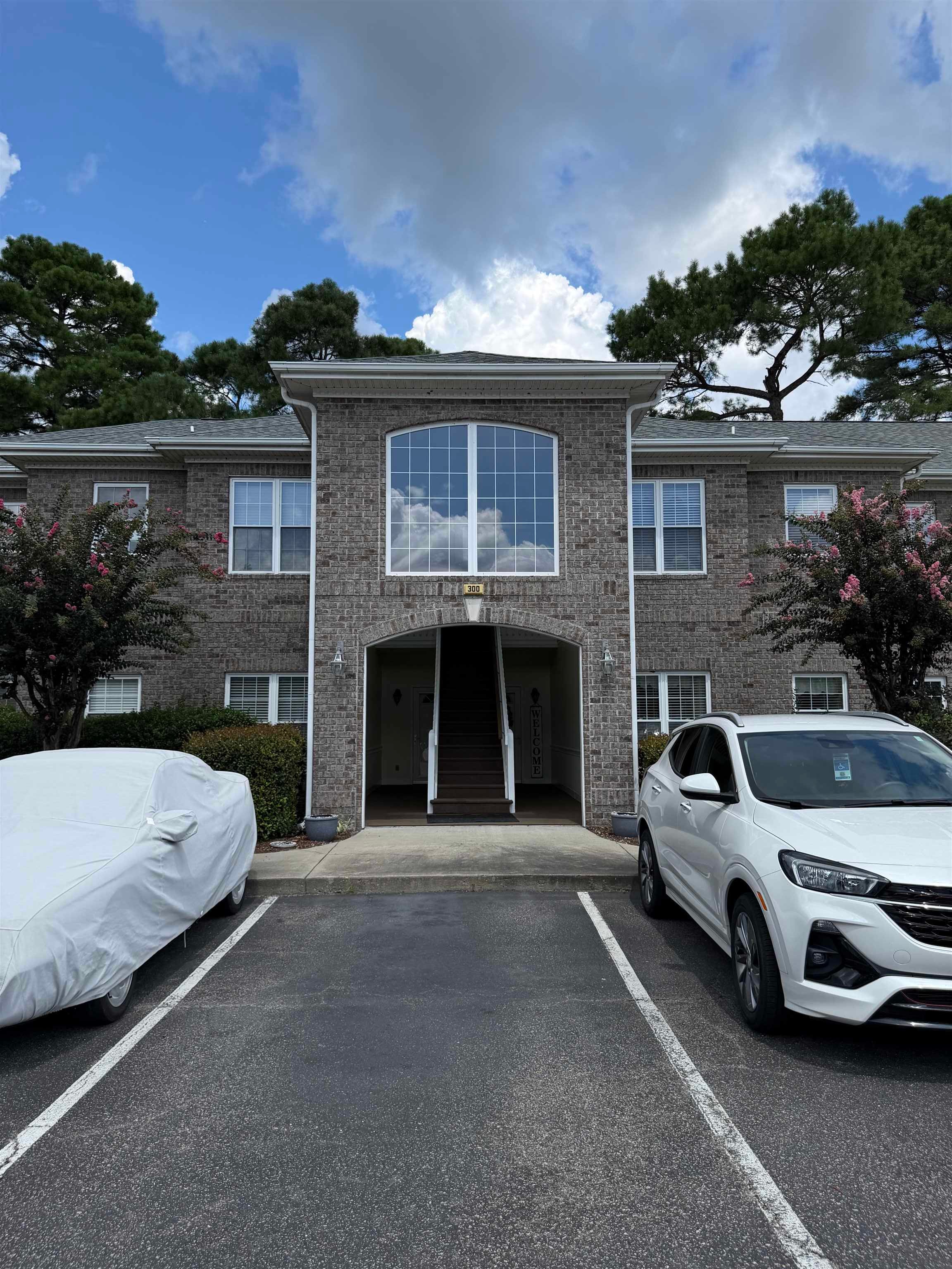 300 Willow Green Dr. Property Photo 1