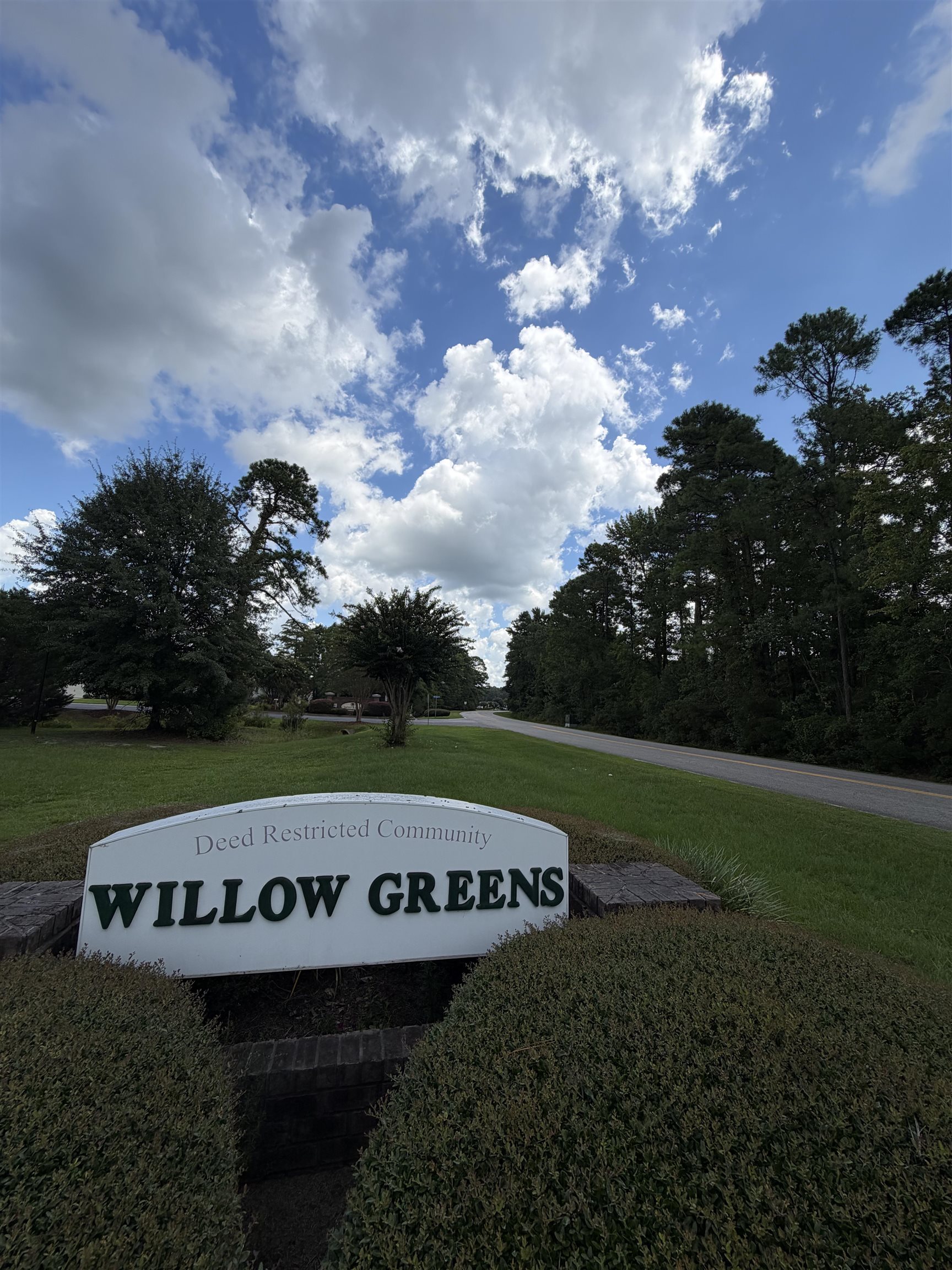 300 Willow Green Dr. Property Photo 3