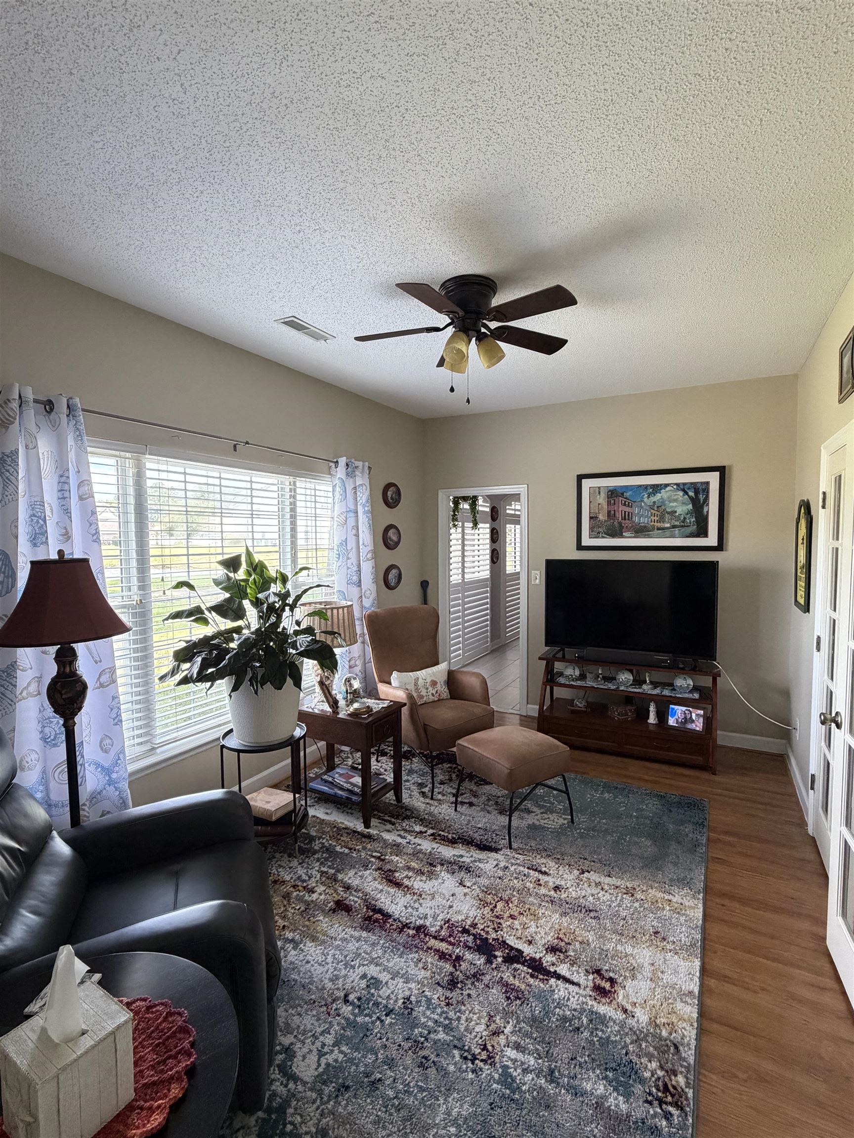 300 Willow Green Dr. Property Photo 16