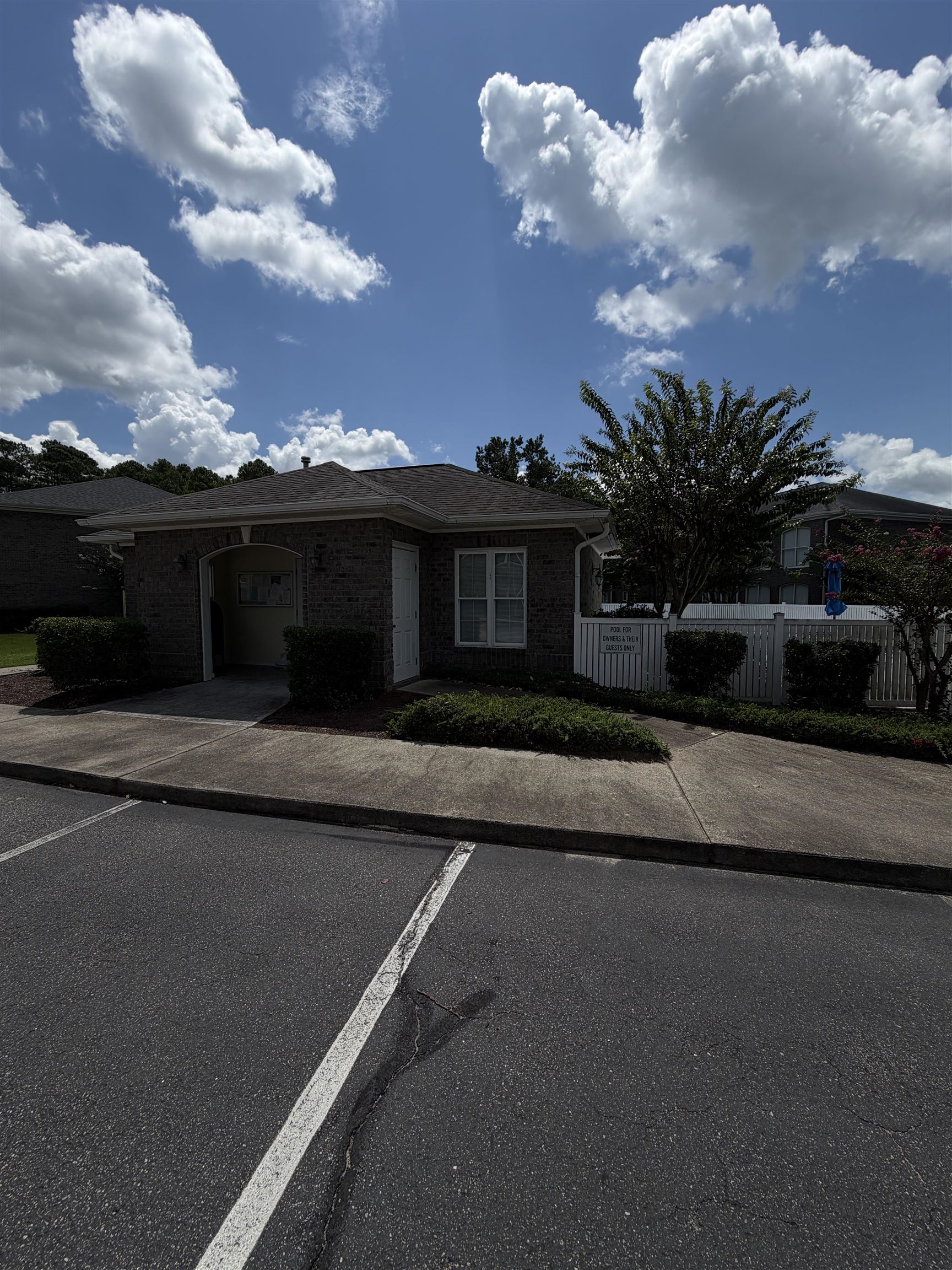 300 Willow Green Dr. Property Photo 28