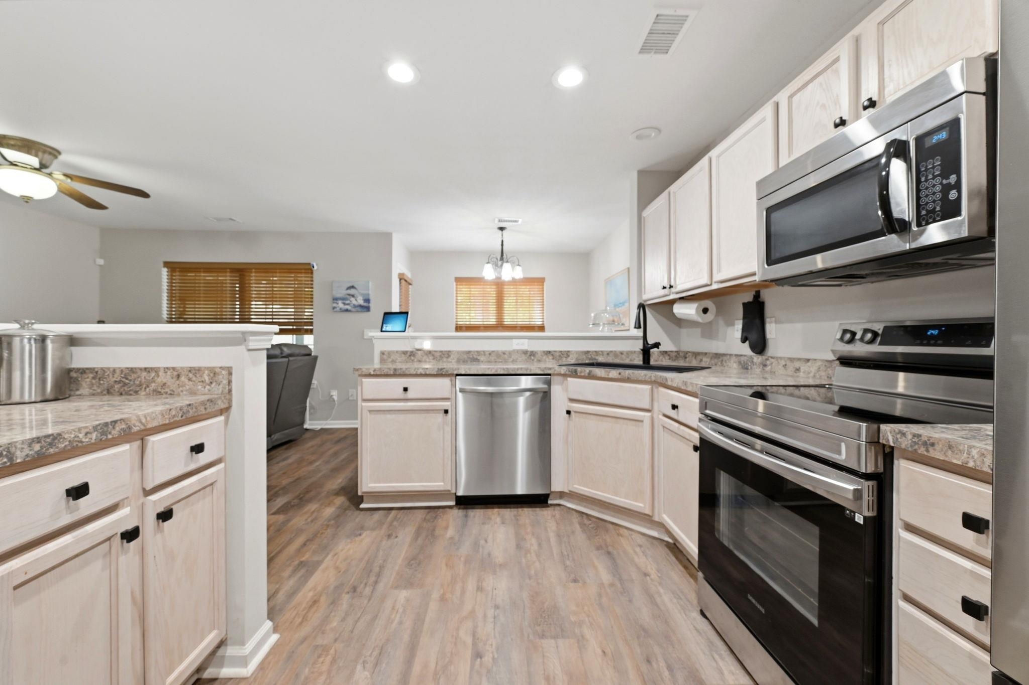 621 Riverward Dr. Property Photo 8