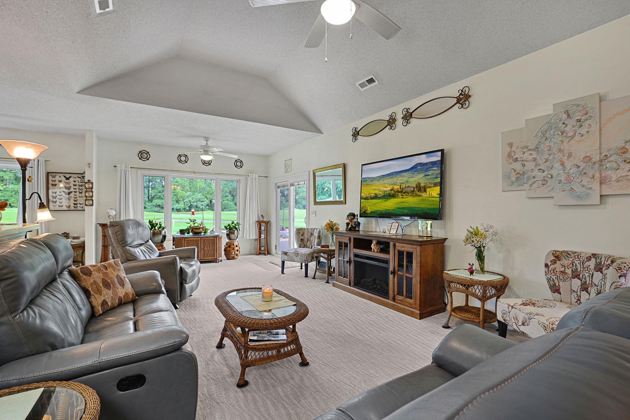 447 Foxtail Dr. Property Photo 3