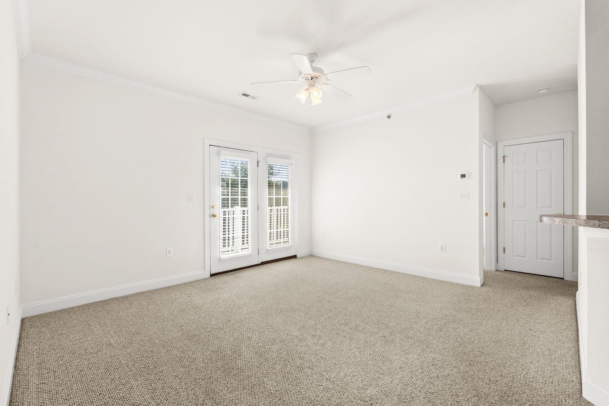 2025 Silvercrest Dr. Property Photo 9