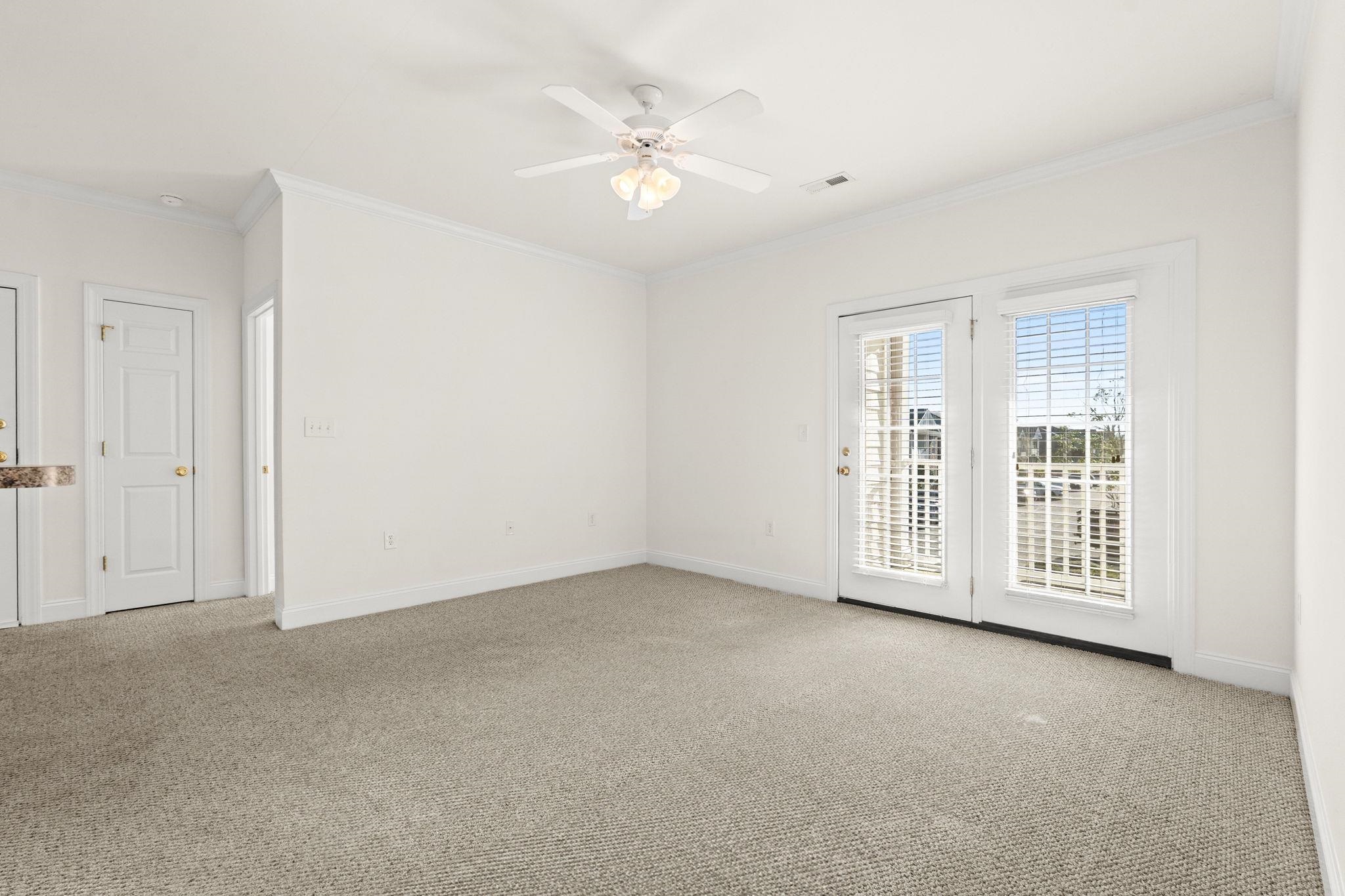 2025 Silvercrest Dr. Property Photo 10