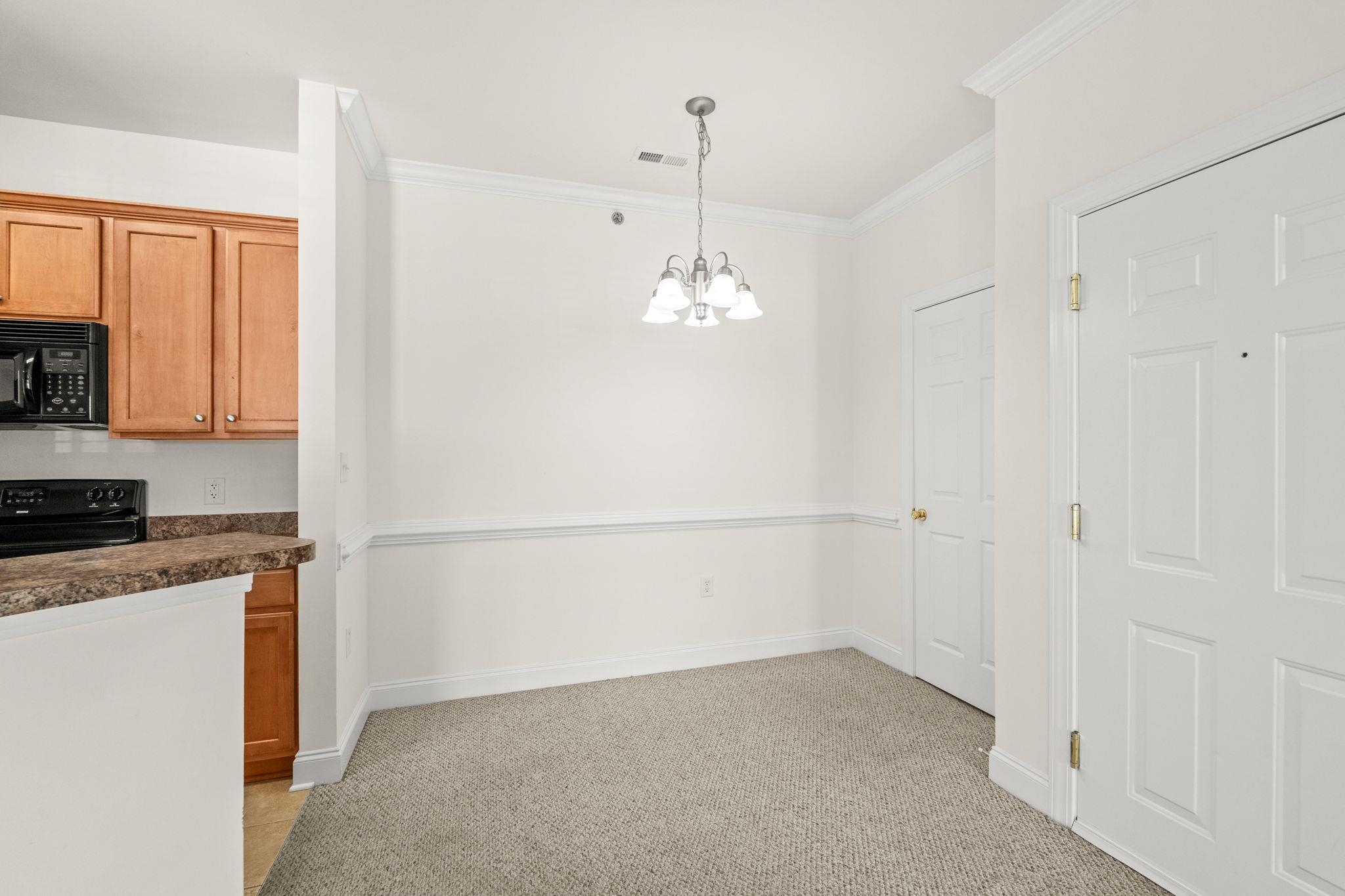 2025 Silvercrest Dr. Property Photo 14
