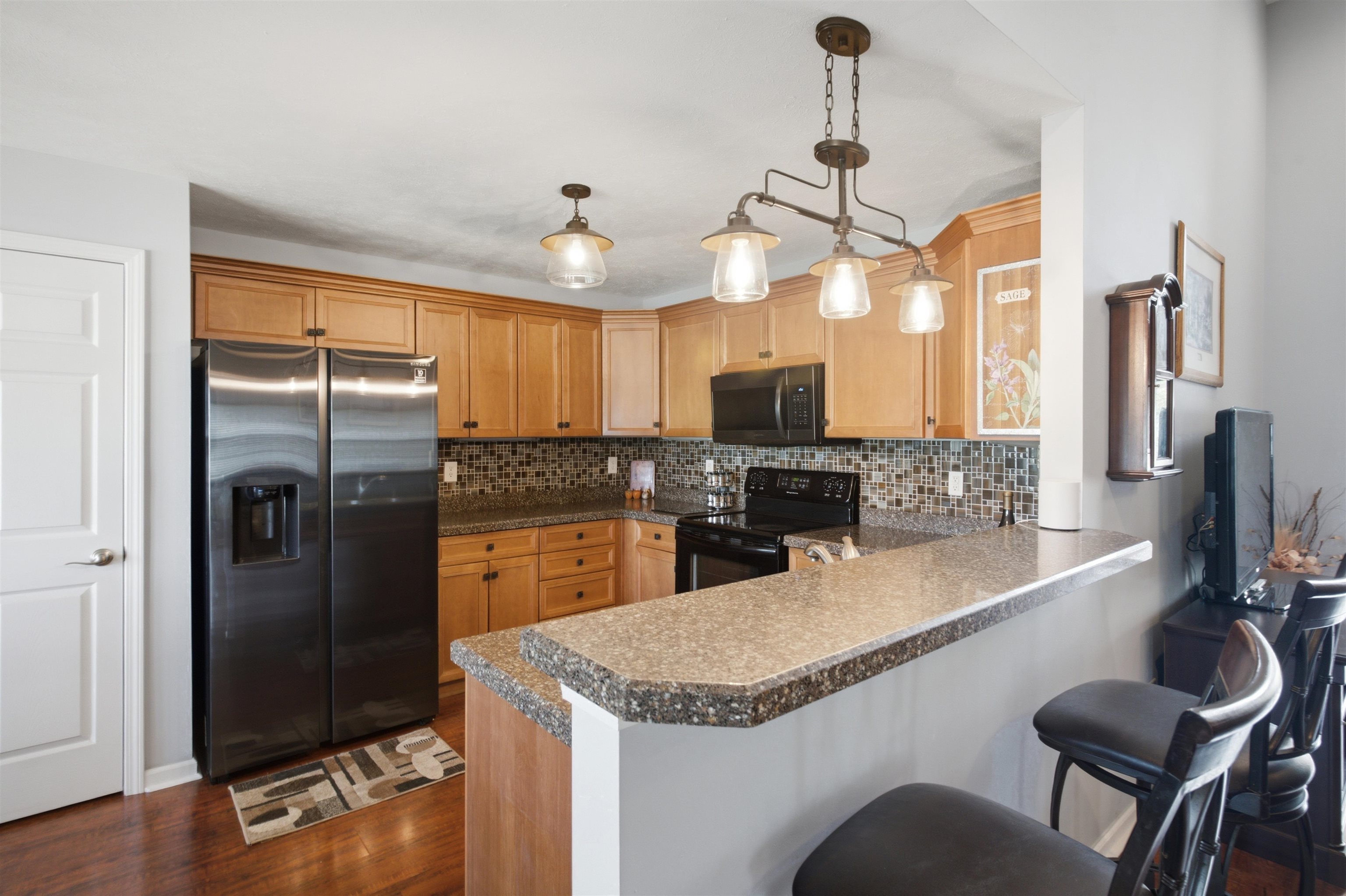 374 Barton Loop Property Photo 8