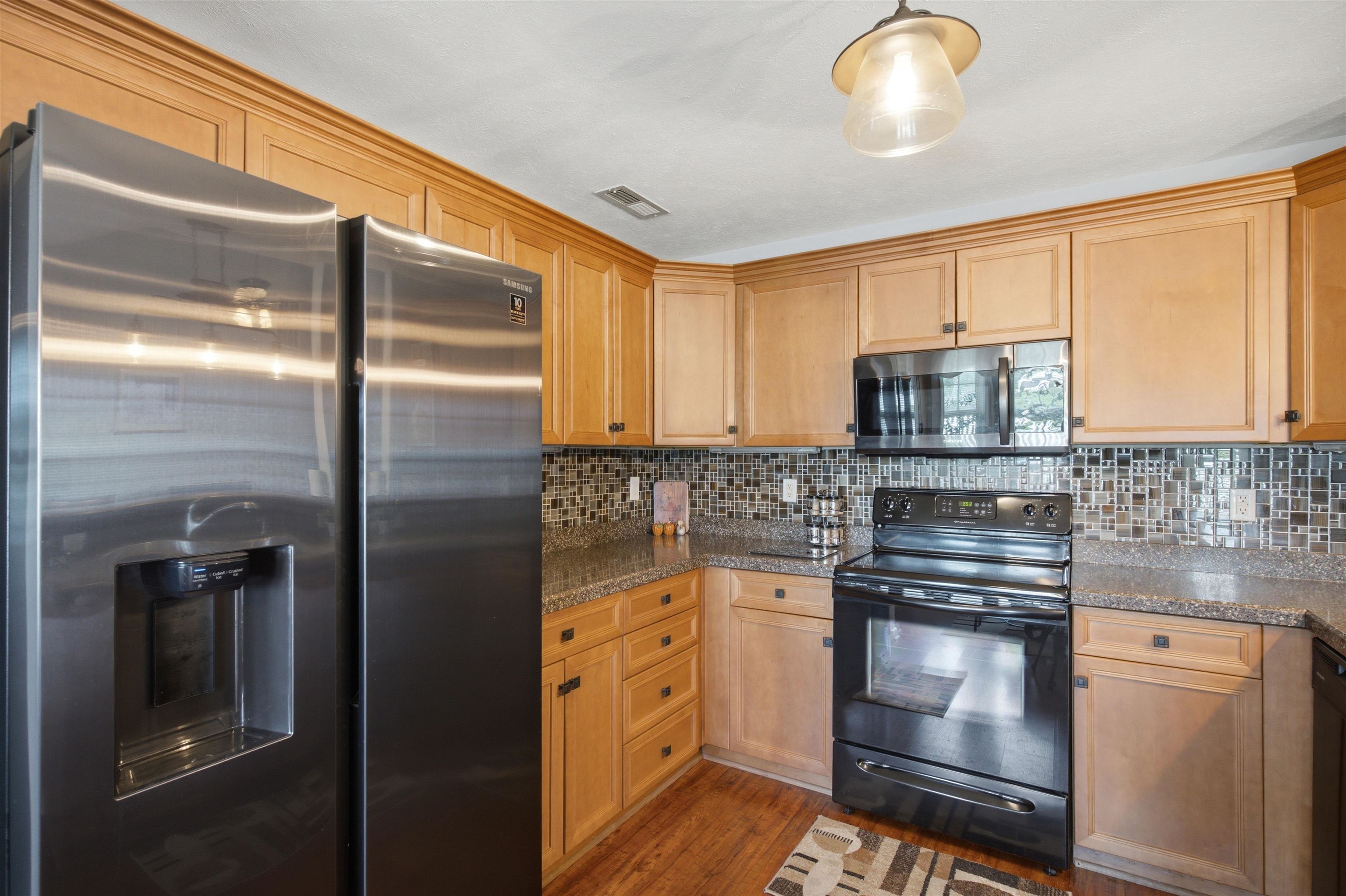 374 Barton Loop Property Photo 10