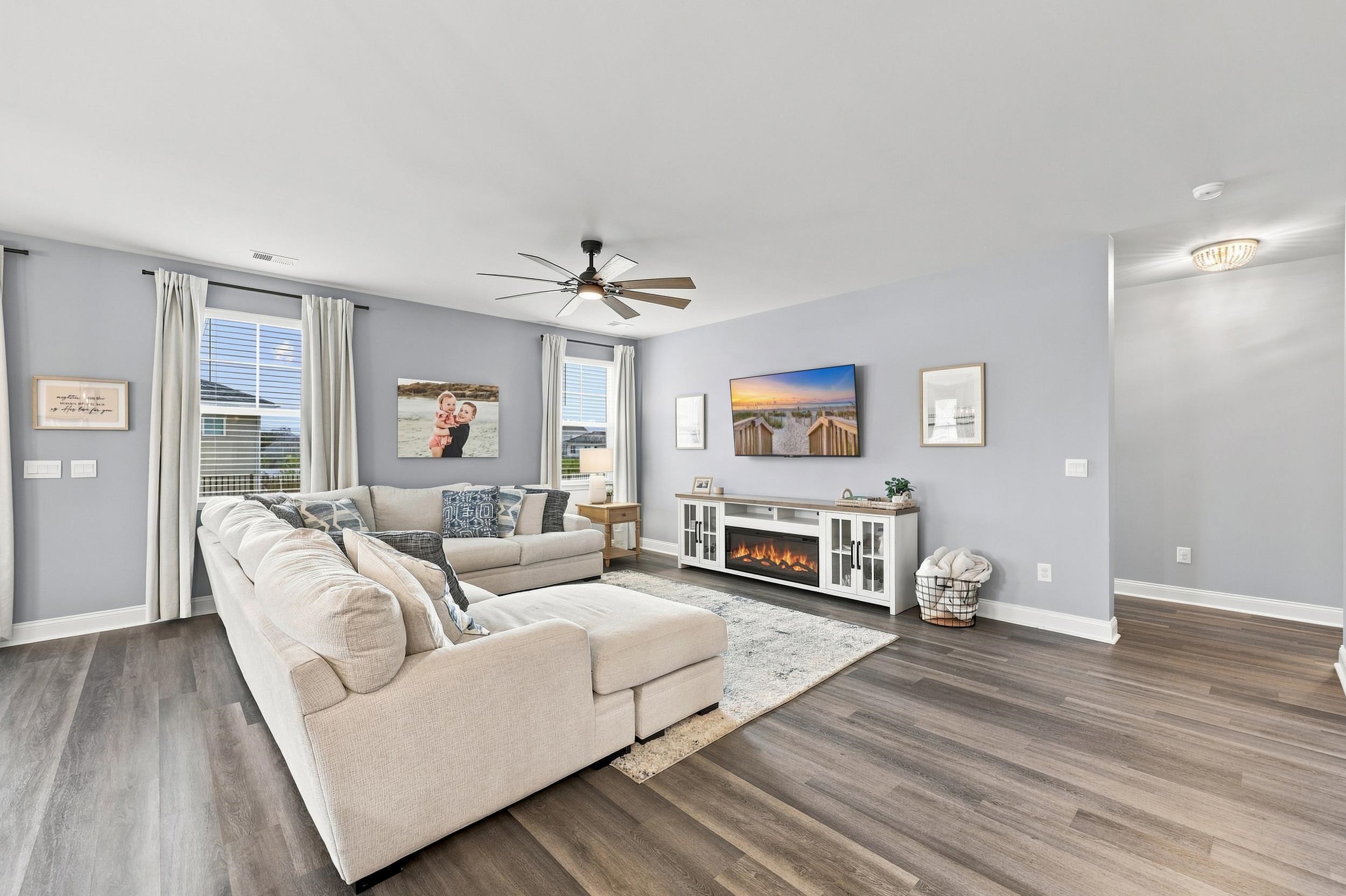 867 Ireland Dr. Property Photo 10