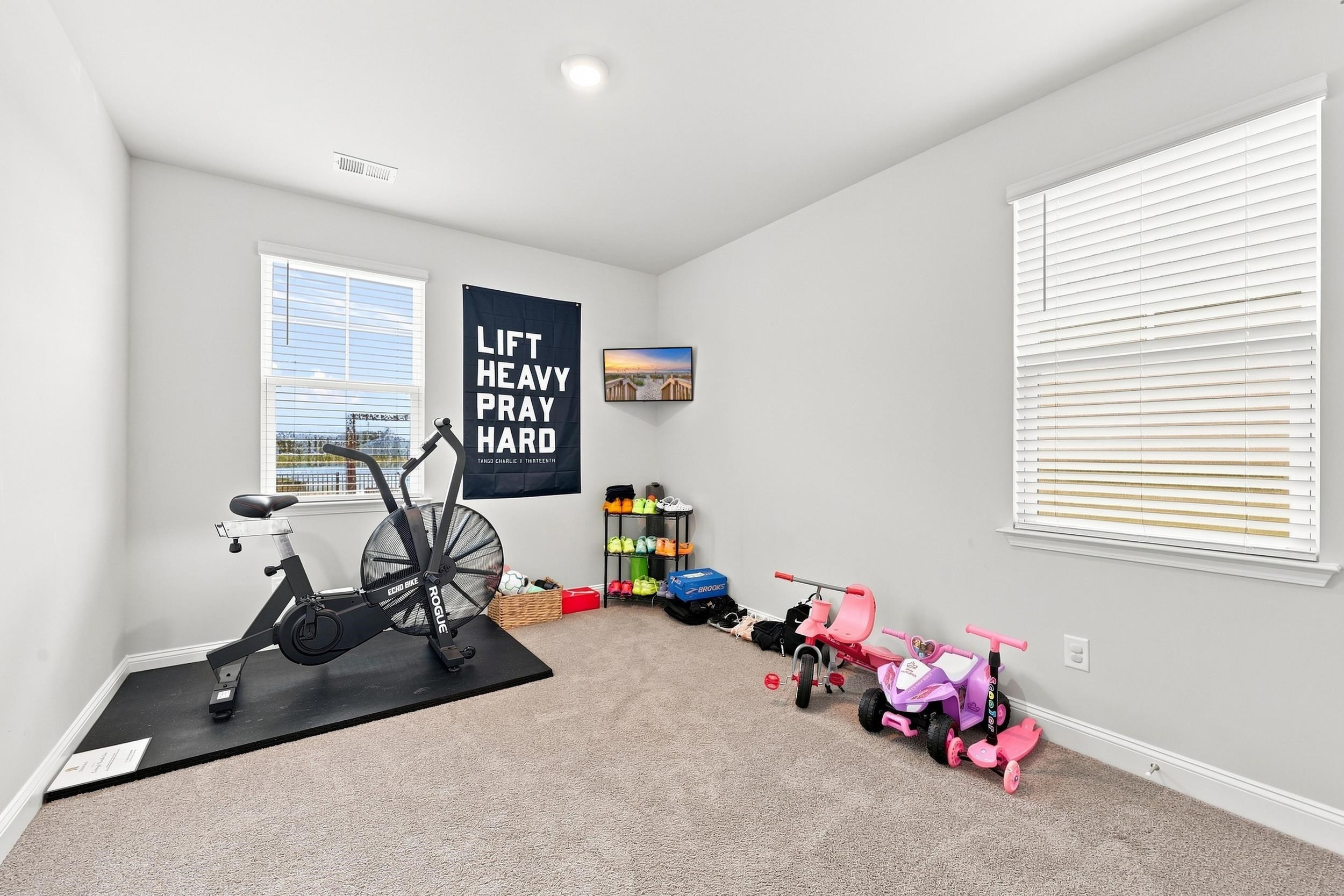867 Ireland Dr. Property Photo 12