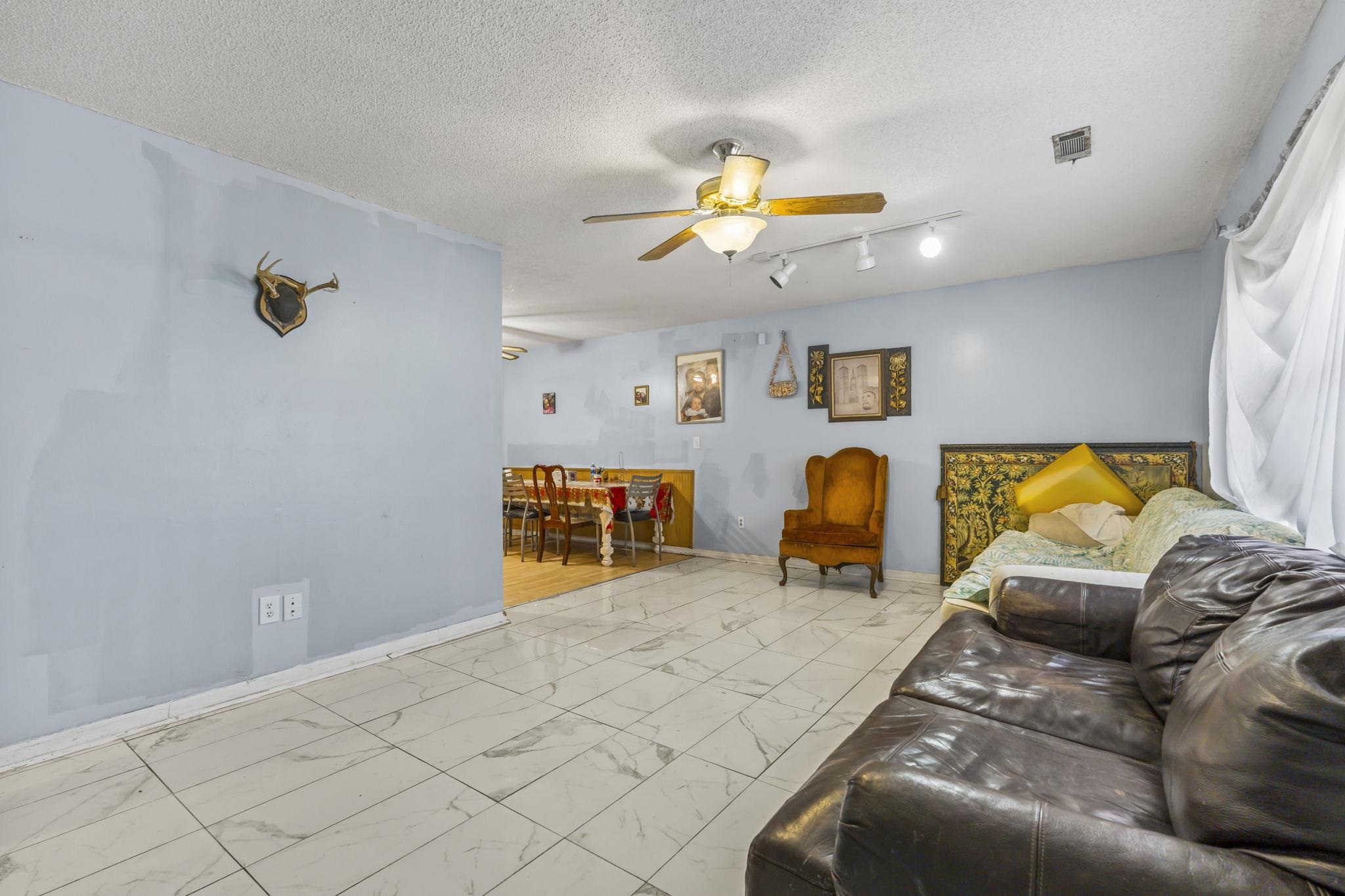 5567 Rosewood Dr. Property Photo 2