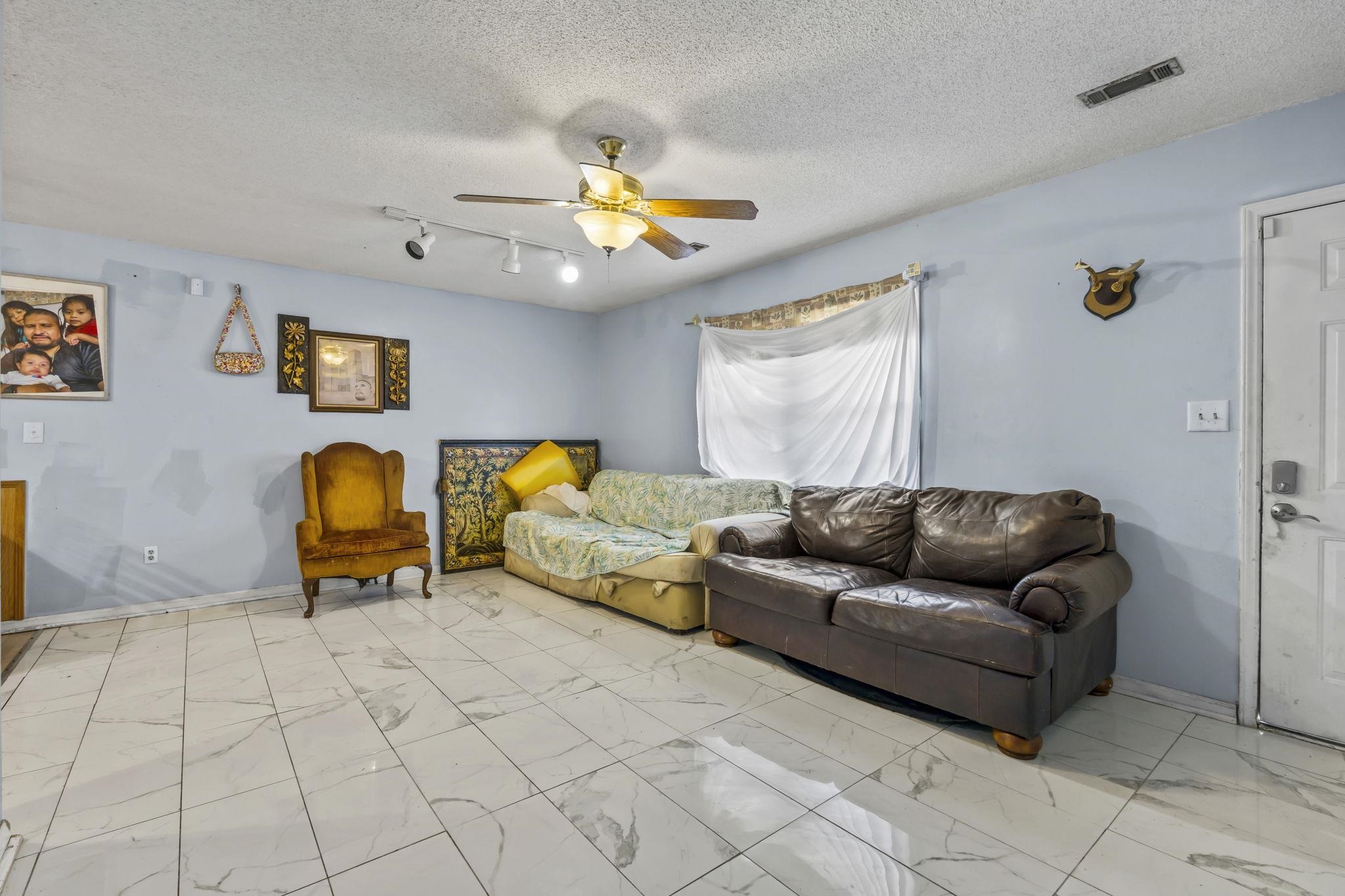 5567 Rosewood Dr. Property Photo 3