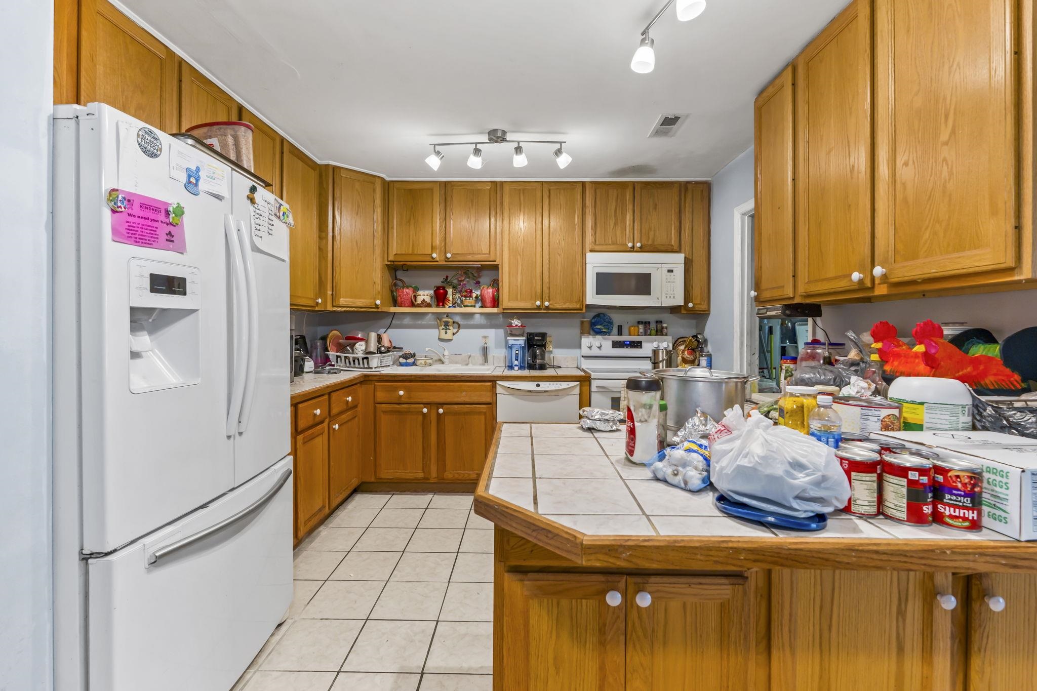 5567 Rosewood Dr. Property Photo 5