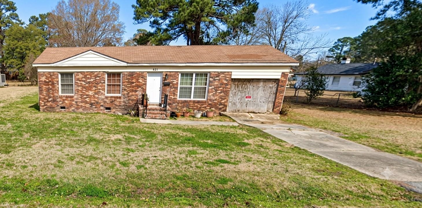 206 Huggins St Property Photo 1