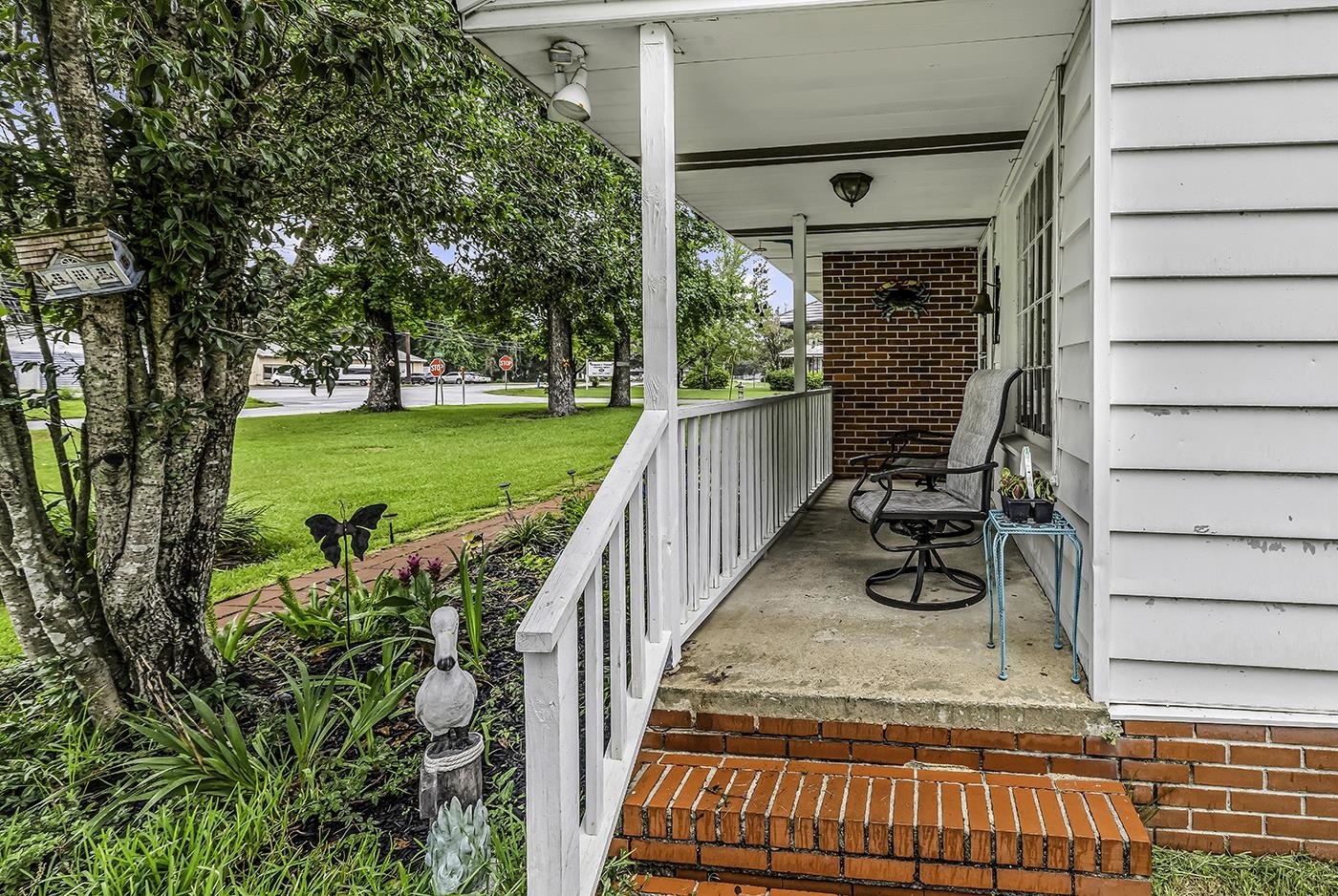 2048 Seitter St. Property Photo 2