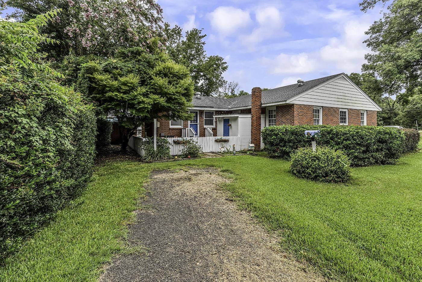 2048 Seitter St. Property Photo 3