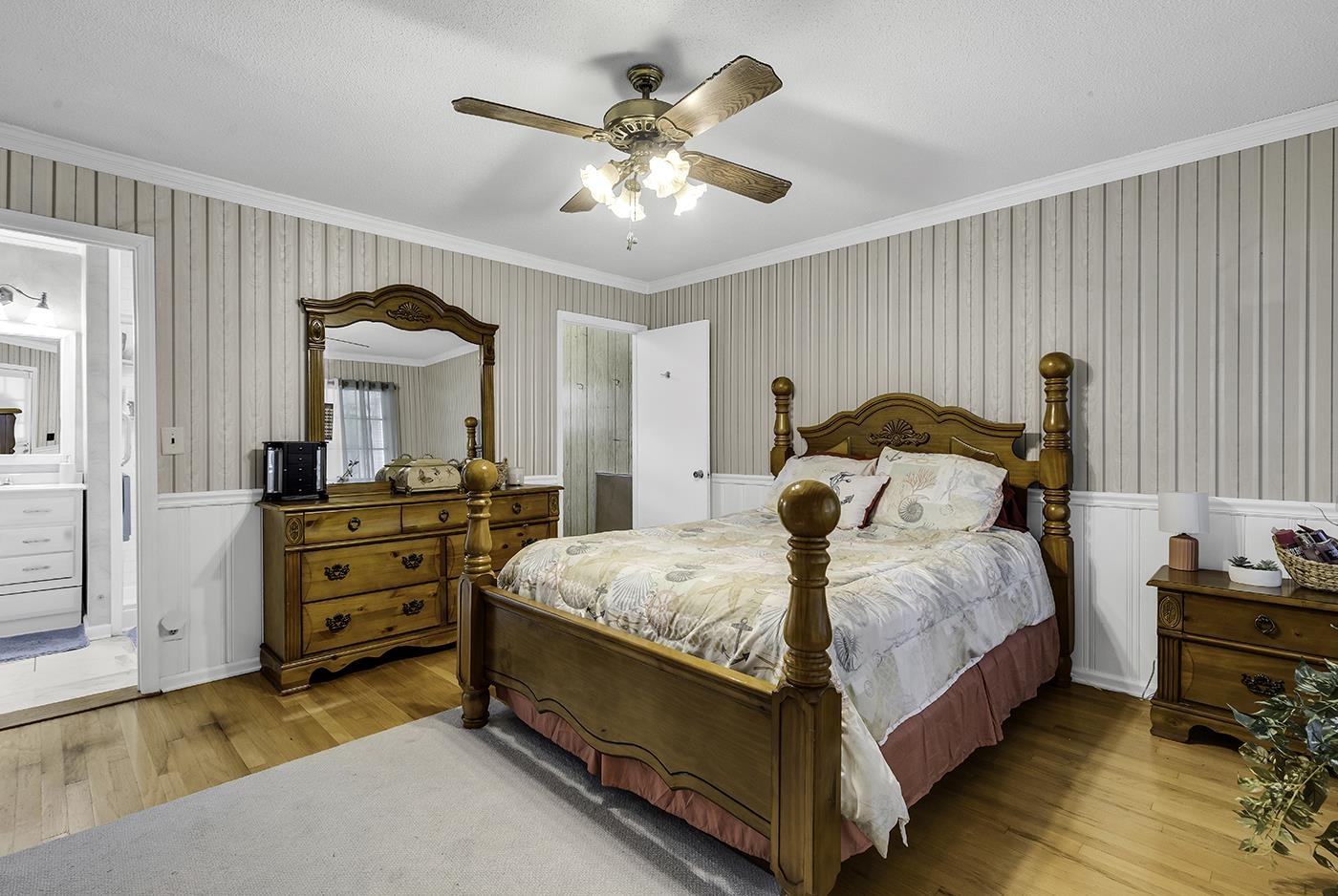 2048 Seitter St. Property Photo 11