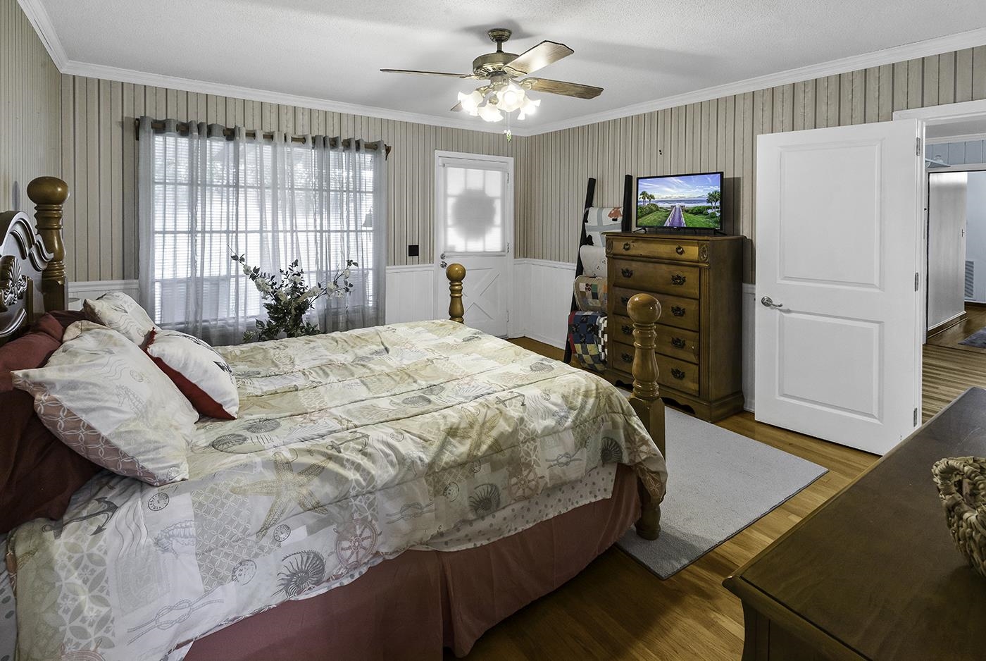 2048 Seitter St. Property Photo 12