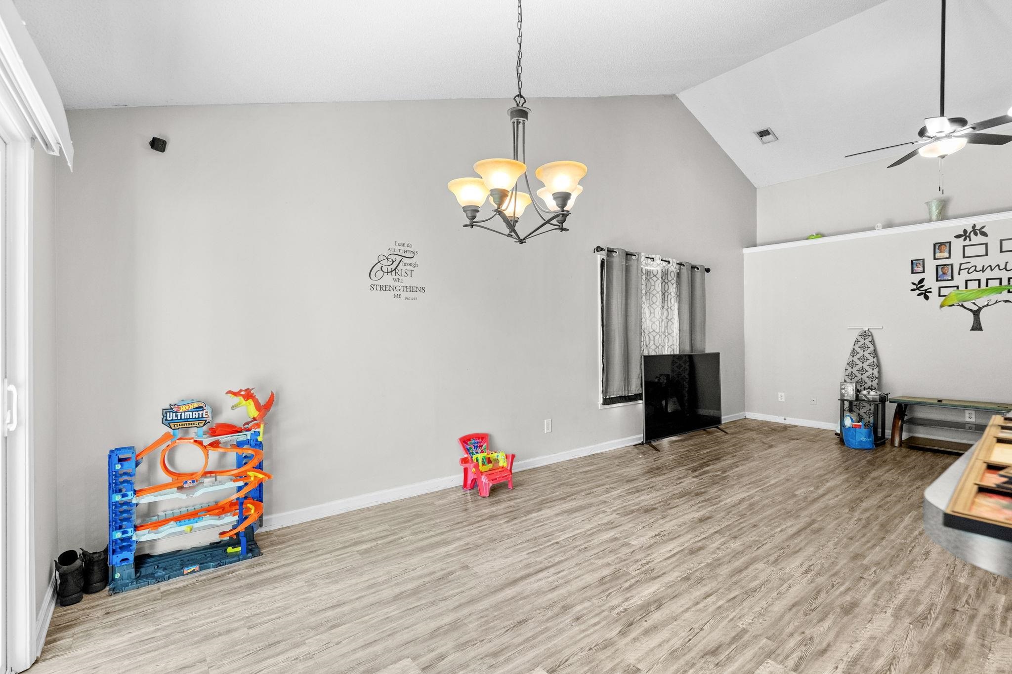 236 Clovis Circle Property Photo 15