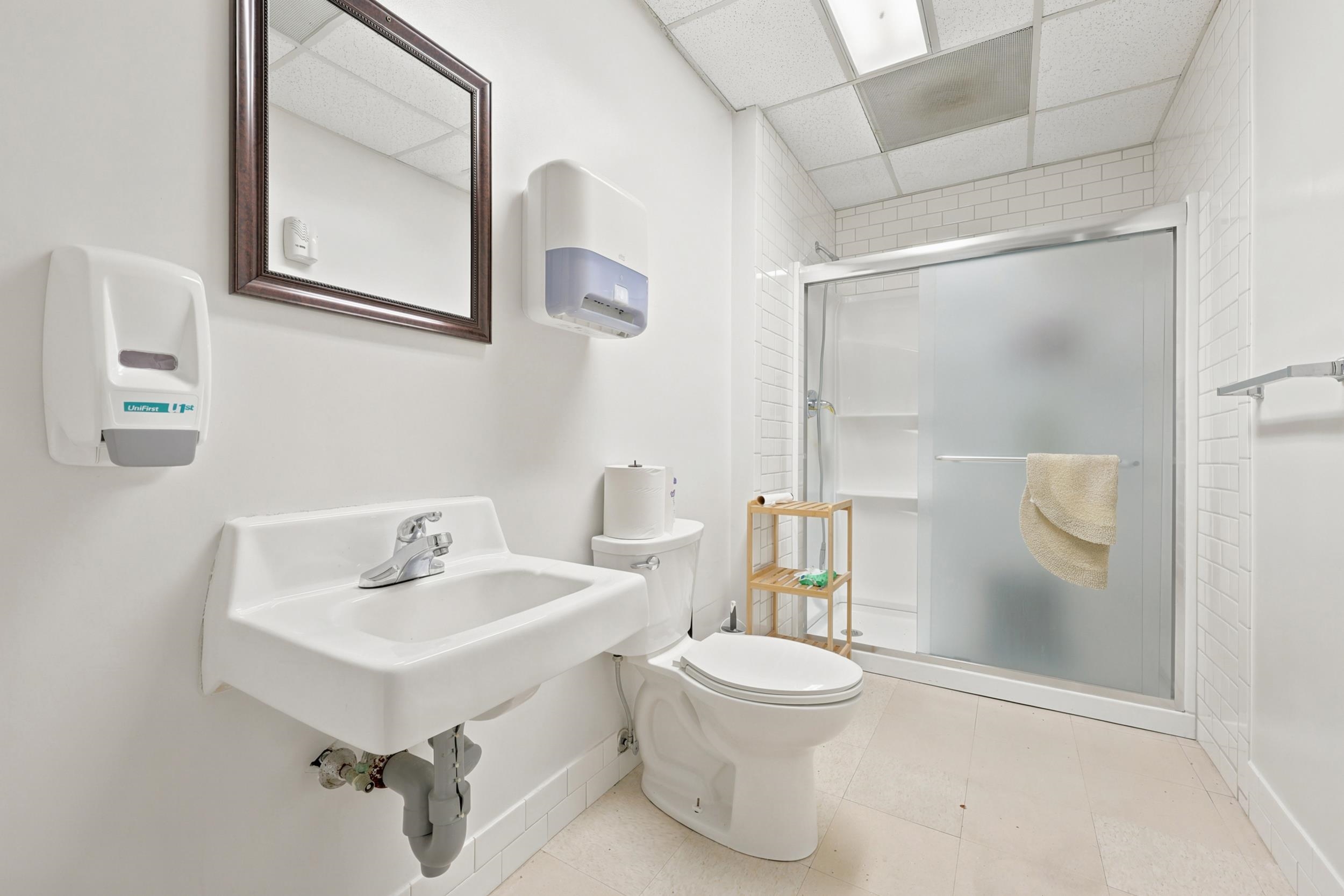 200 Rodeo Dr. Property Photo 18