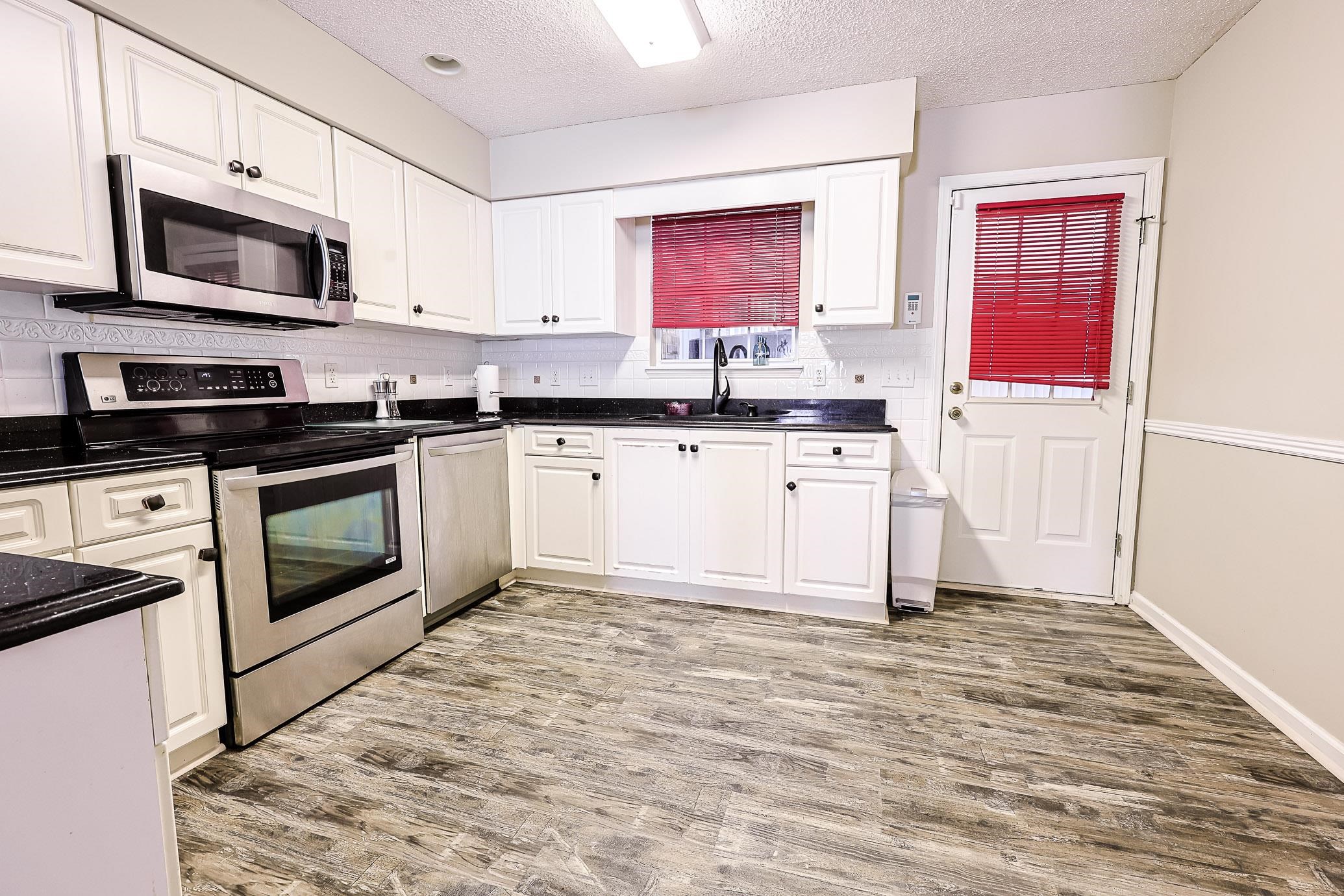 4291 Parkway Ln. Property Photo 7