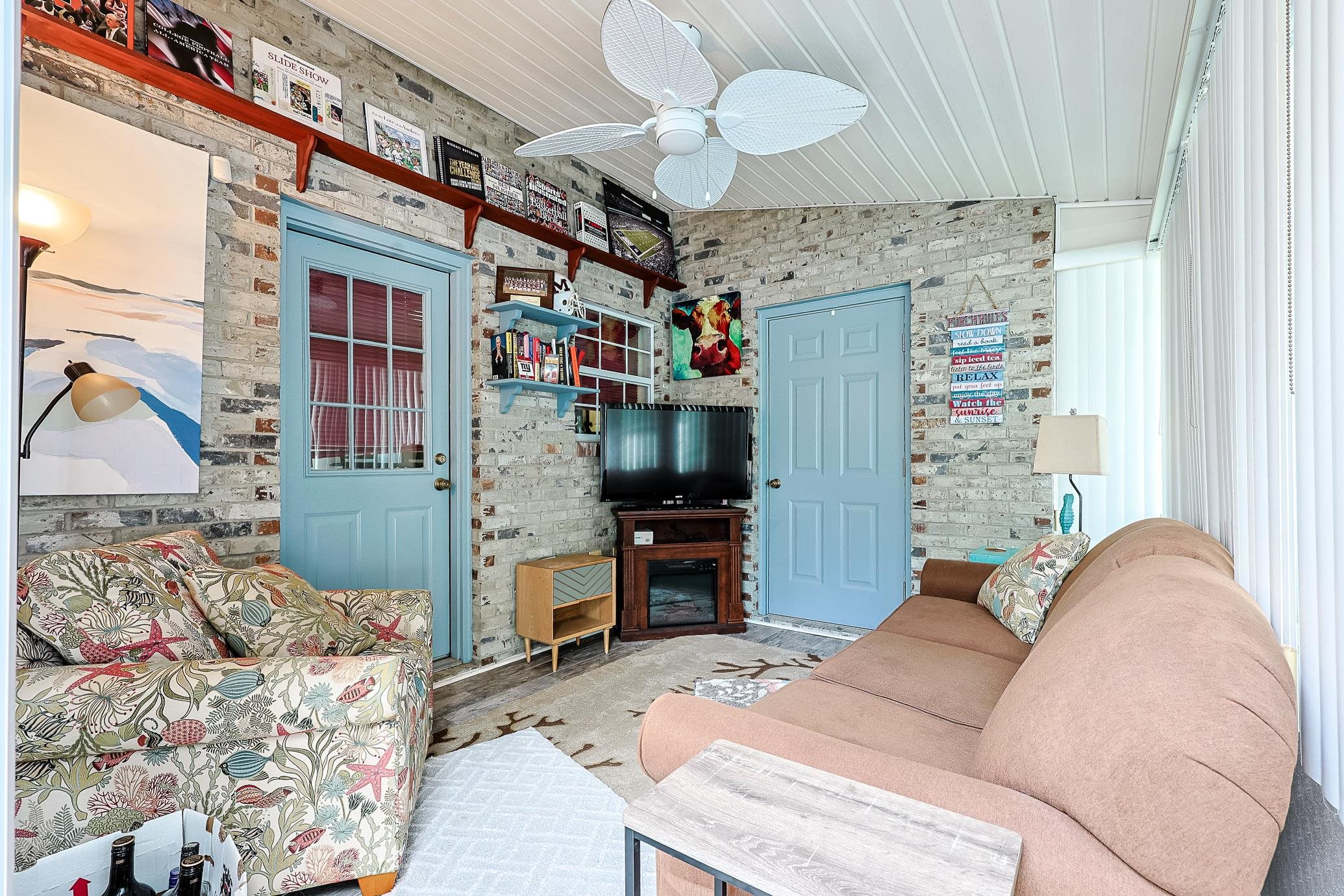 4291 Parkway Ln. Property Photo 24