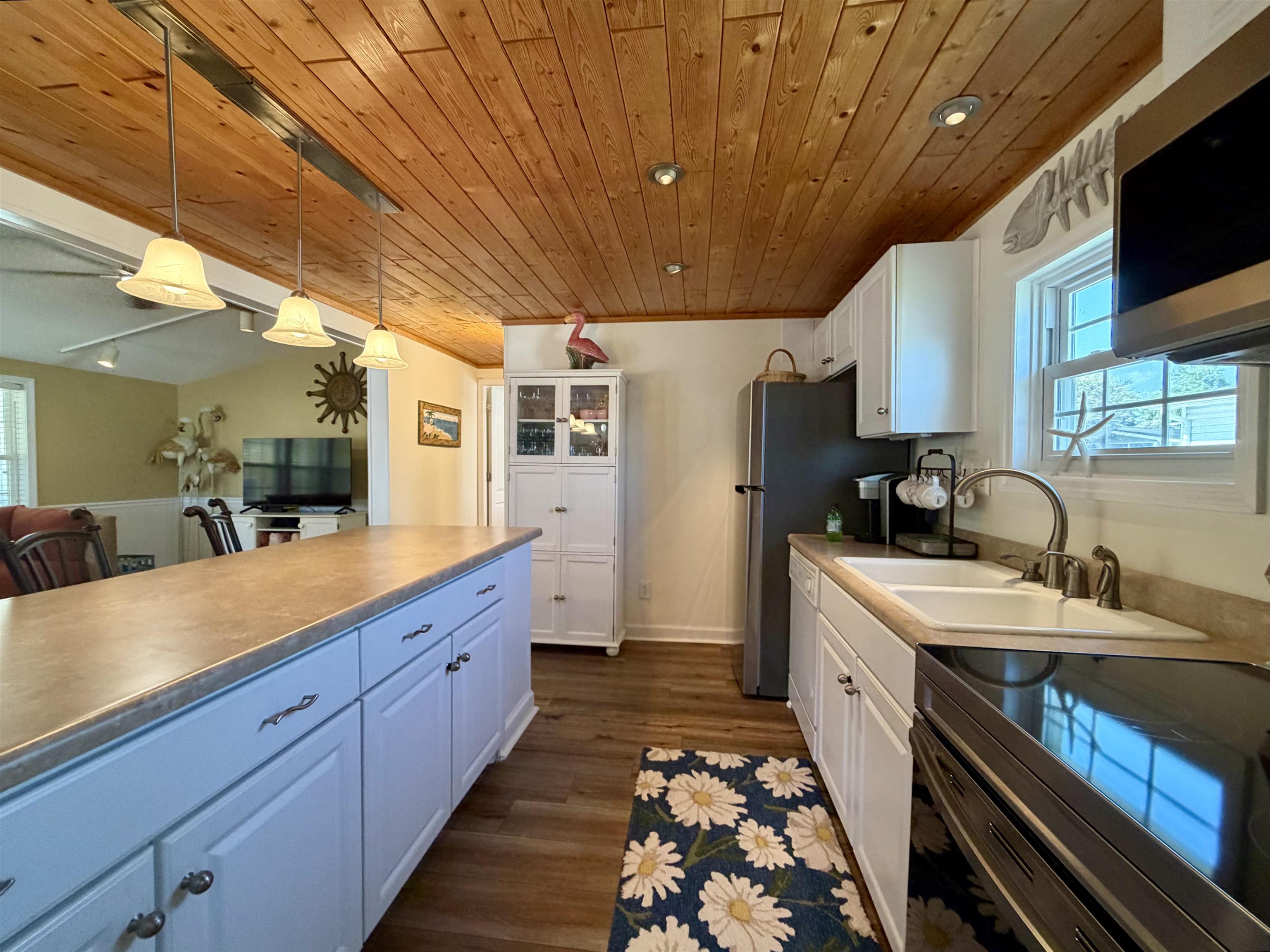 1876 Sunrise Dr. Property Photo 11
