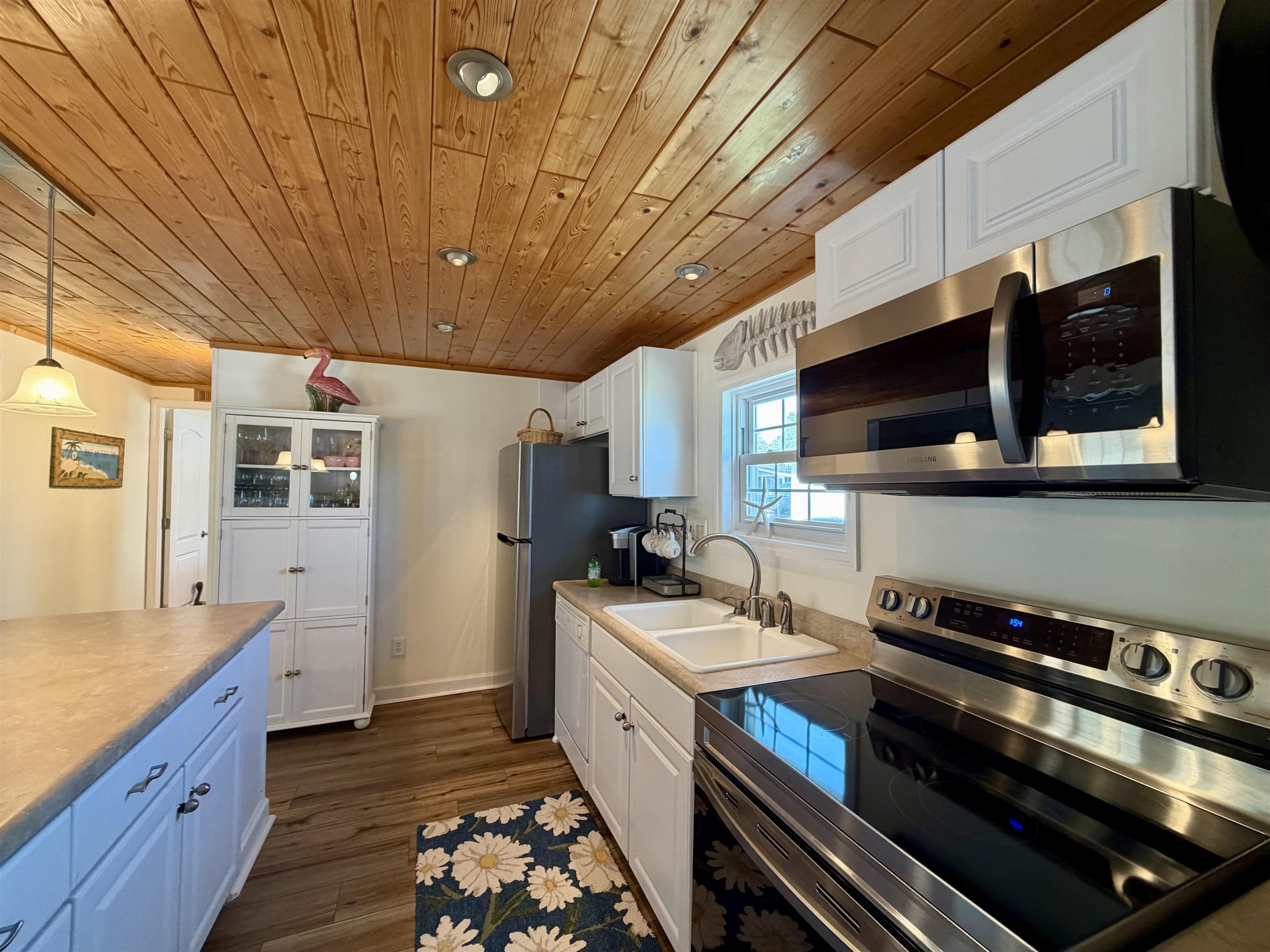 1876 Sunrise Dr. Property Photo 12