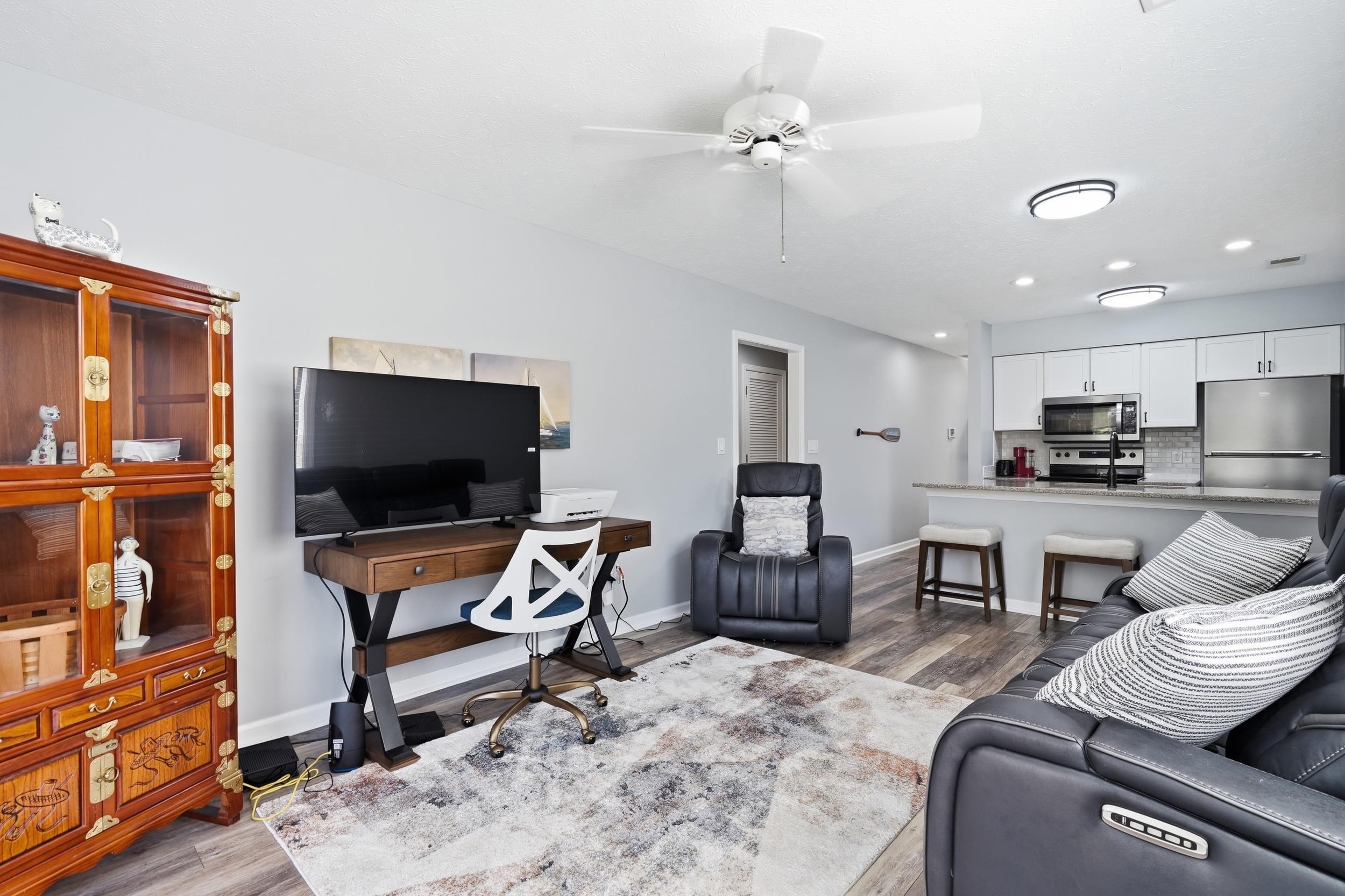 4274 Pinehurst Circle Property Photo 6