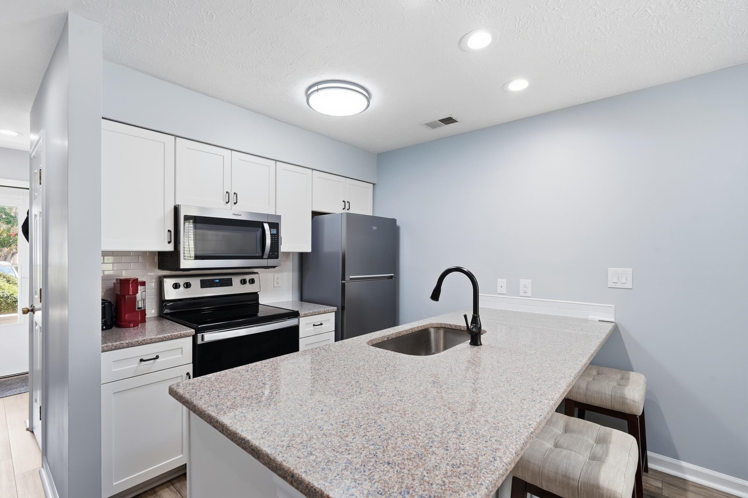 4274 Pinehurst Circle Property Photo 8