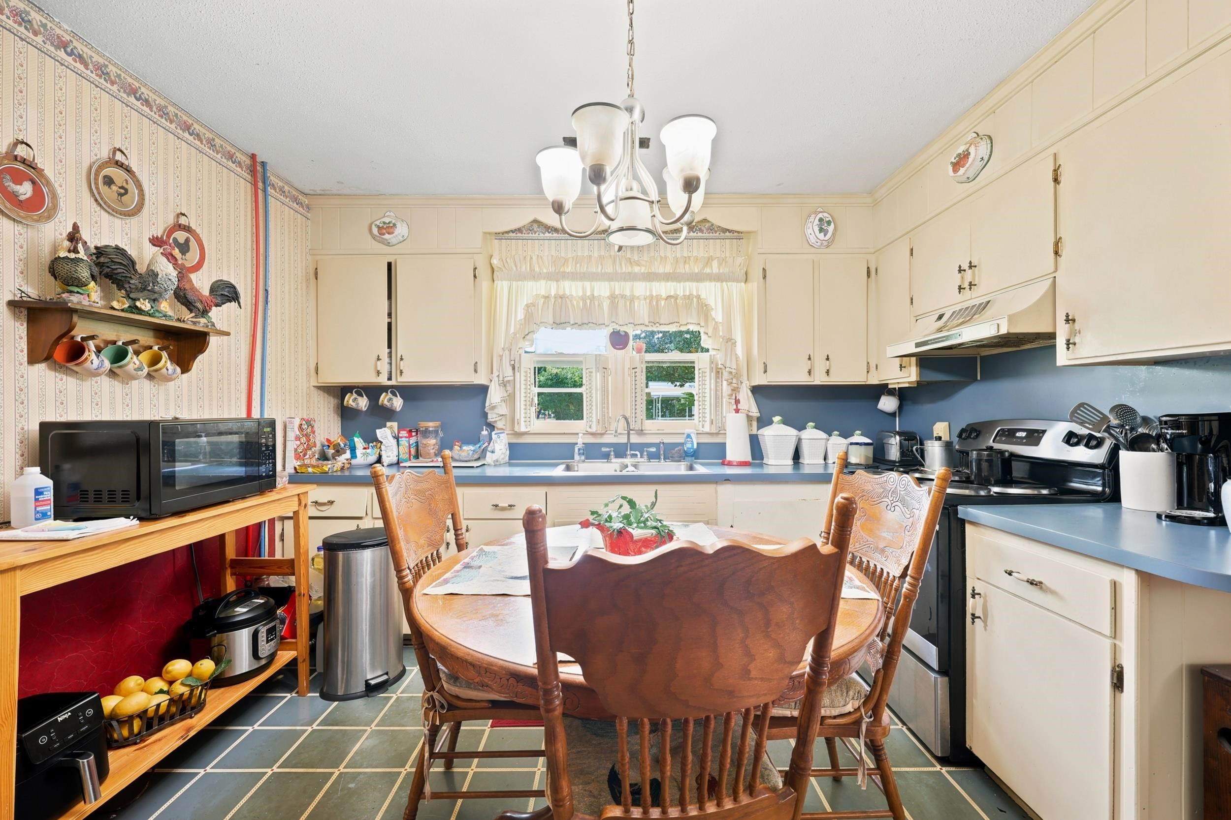 613 Elizabeth St. Property Photo 12