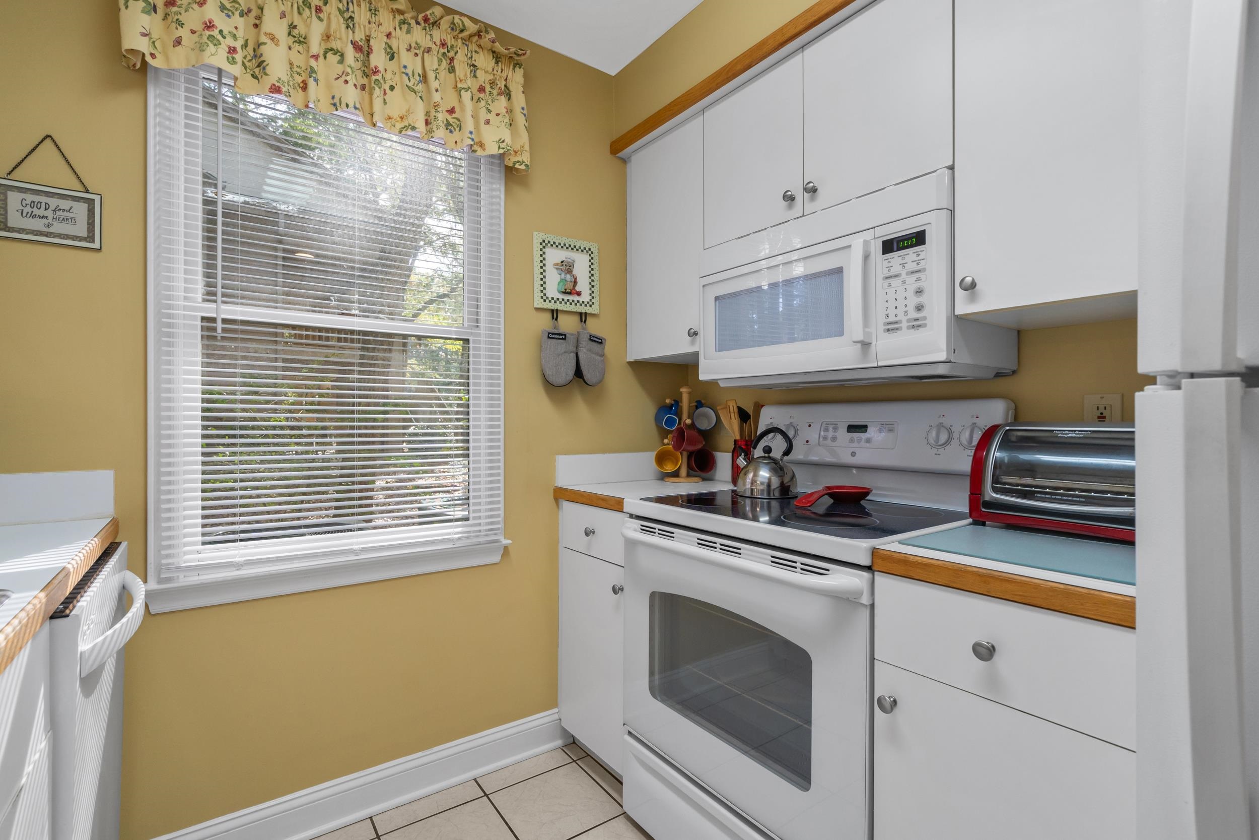 200 Stillwood Dr. Property Photo 16
