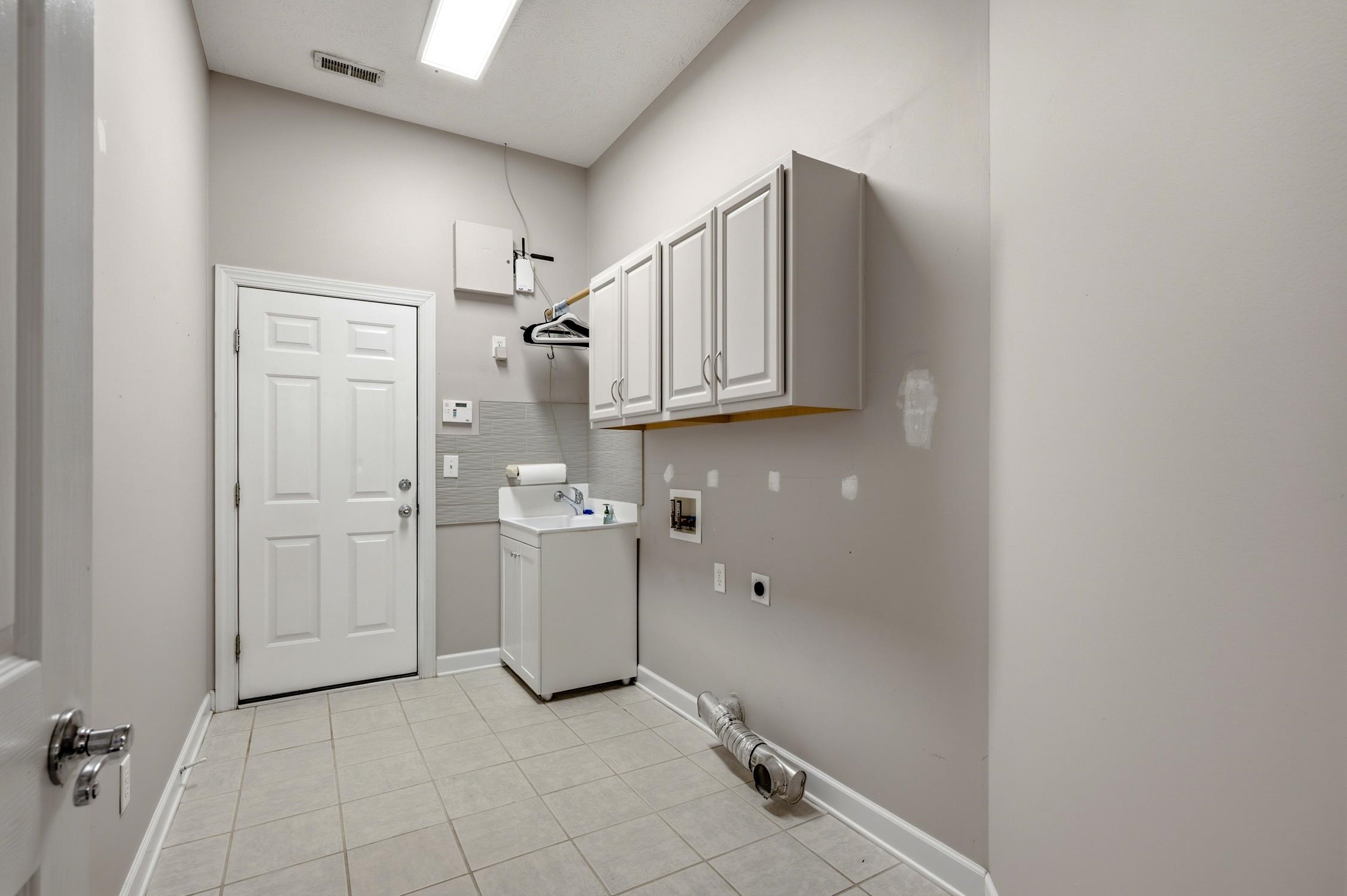 101 Pickering Dr. Property Photo 31